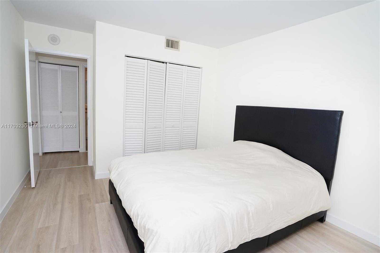 Small Image of 2500 PARKVIEW DR #2020, Hallandale Beach Number 14