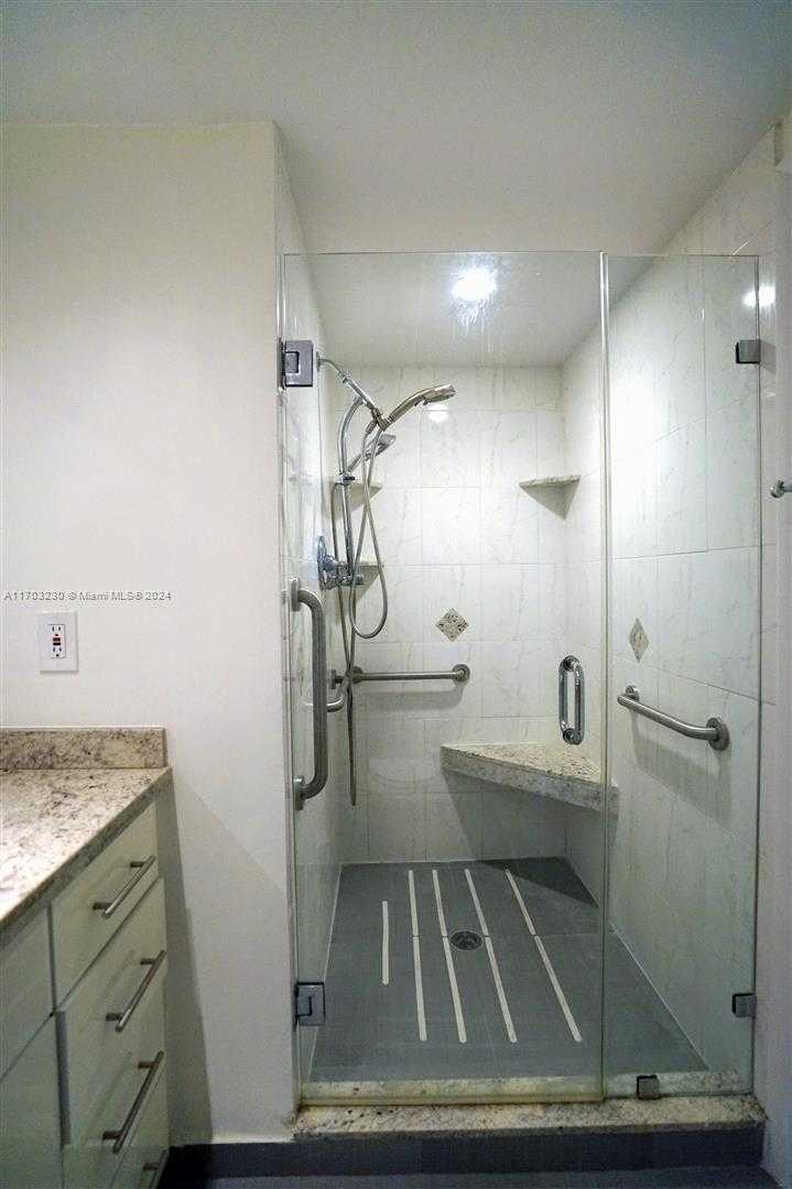 Small Image of 2500 PARKVIEW DR #2020, Hallandale Beach Number 15