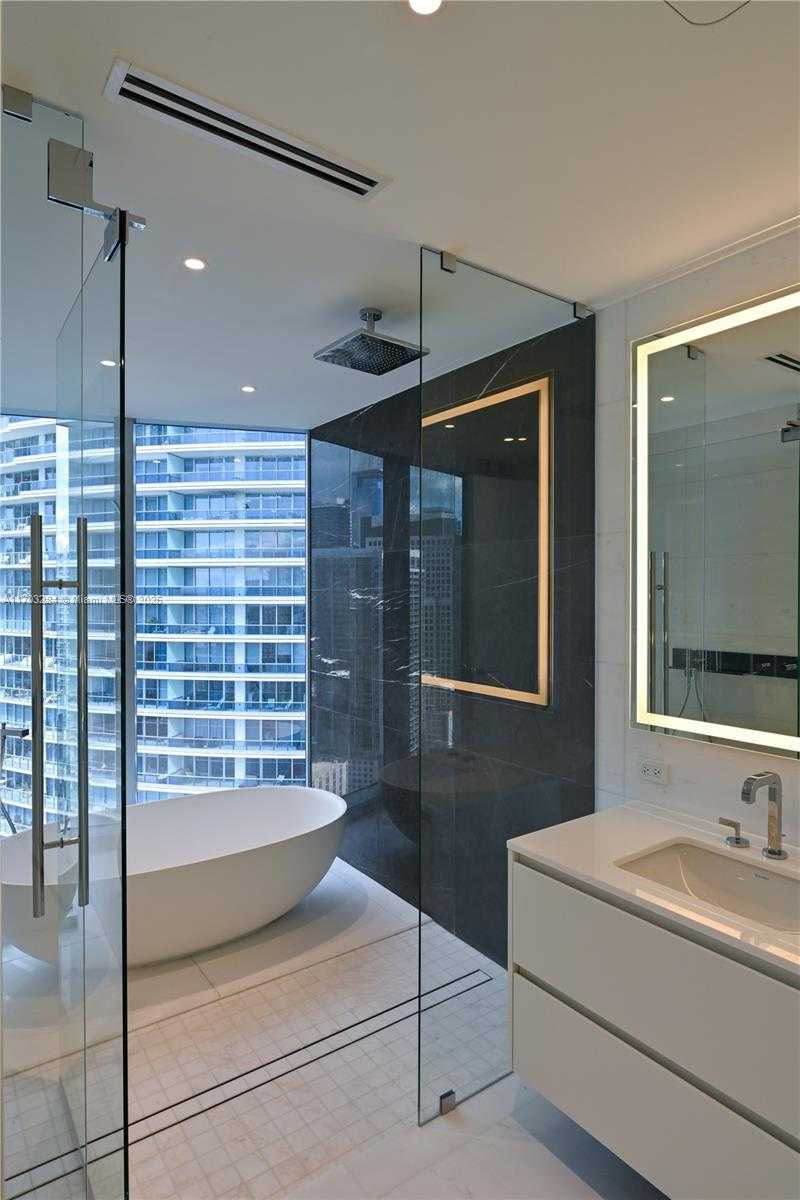Small Image of 300 BISCAYNE BLVD WAY #3407, Miami Number 70