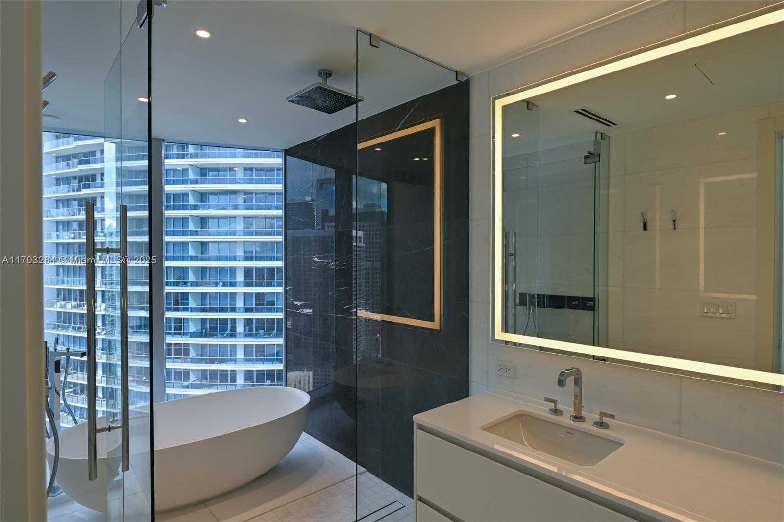 Small Image of 300 BISCAYNE BLVD WAY #3407, Miami Number 71