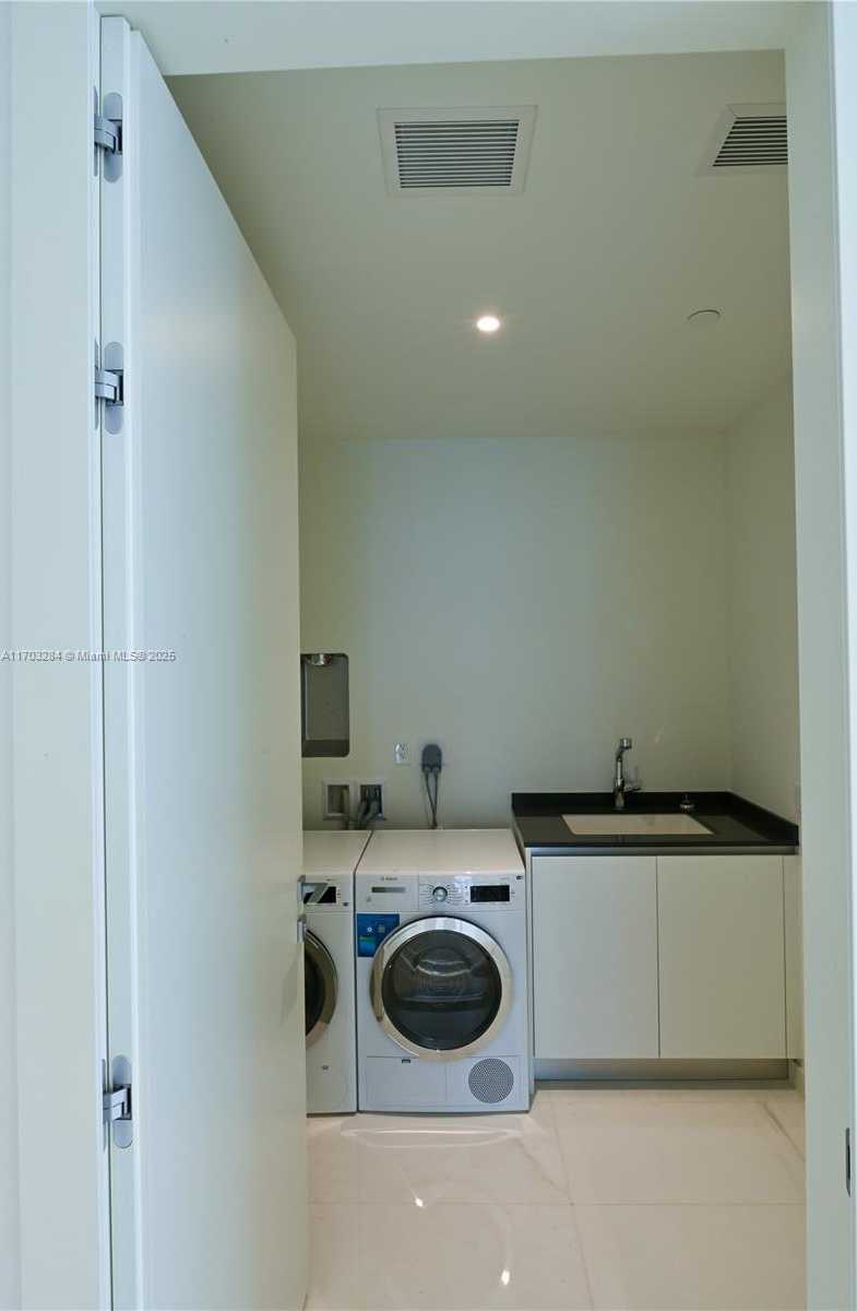 Small Image of 300 BISCAYNE BLVD WAY #3407, Miami Number 73