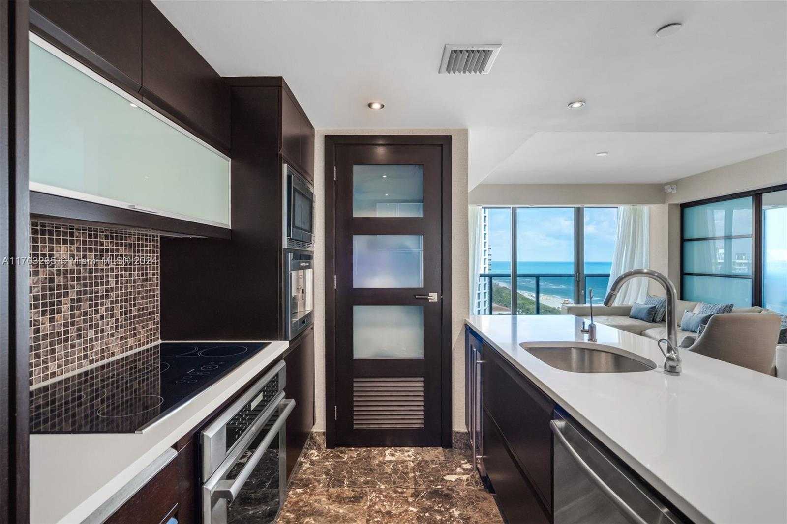Small Image of 5875 COLLINS AVE #1503, Miami Beach Number 14