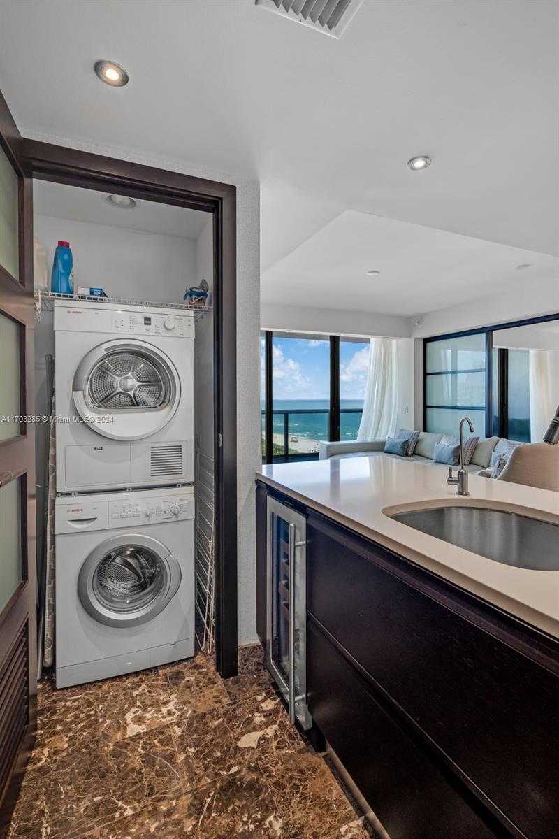 Small Image of 5875 COLLINS AVE #1503, Miami Beach Number 16