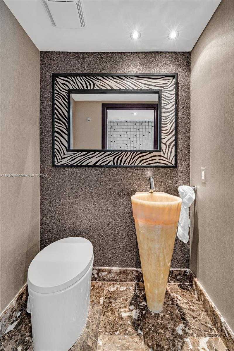 Small Image of 5875 COLLINS AVE #1503, Miami Beach Number 17