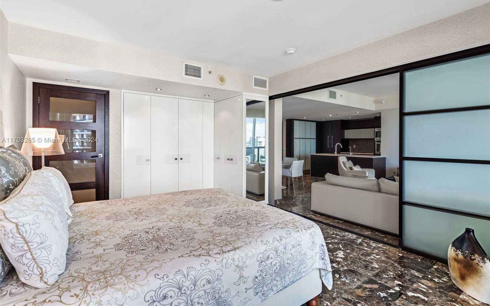 Small Image of 5875 COLLINS AVE #1503, Miami Beach Number 20