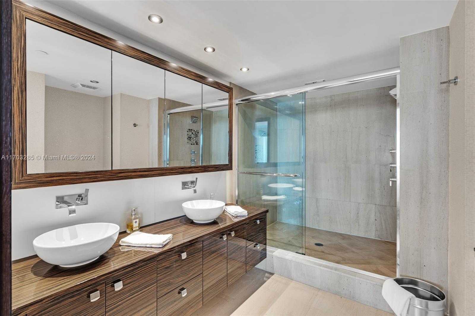 Small Image of 5875 COLLINS AVE #1503, Miami Beach Number 21