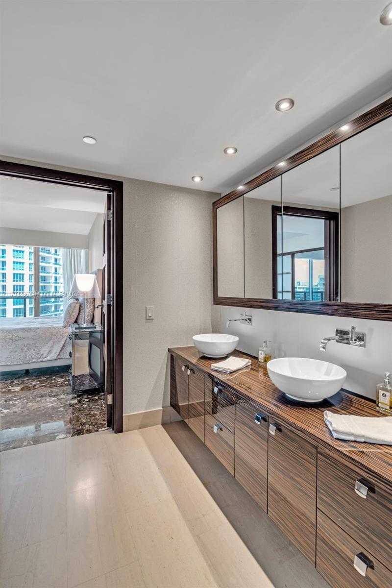 Small Image of 5875 COLLINS AVE #1503, Miami Beach Number 22