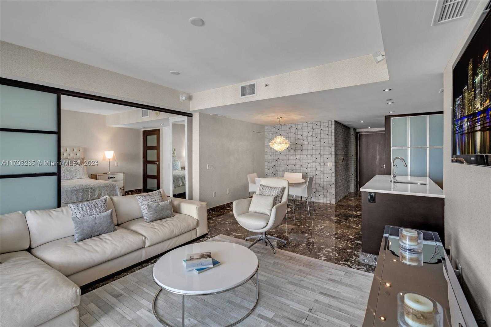 Small Image of 5875 COLLINS AVE #1503, Miami Beach Number 9