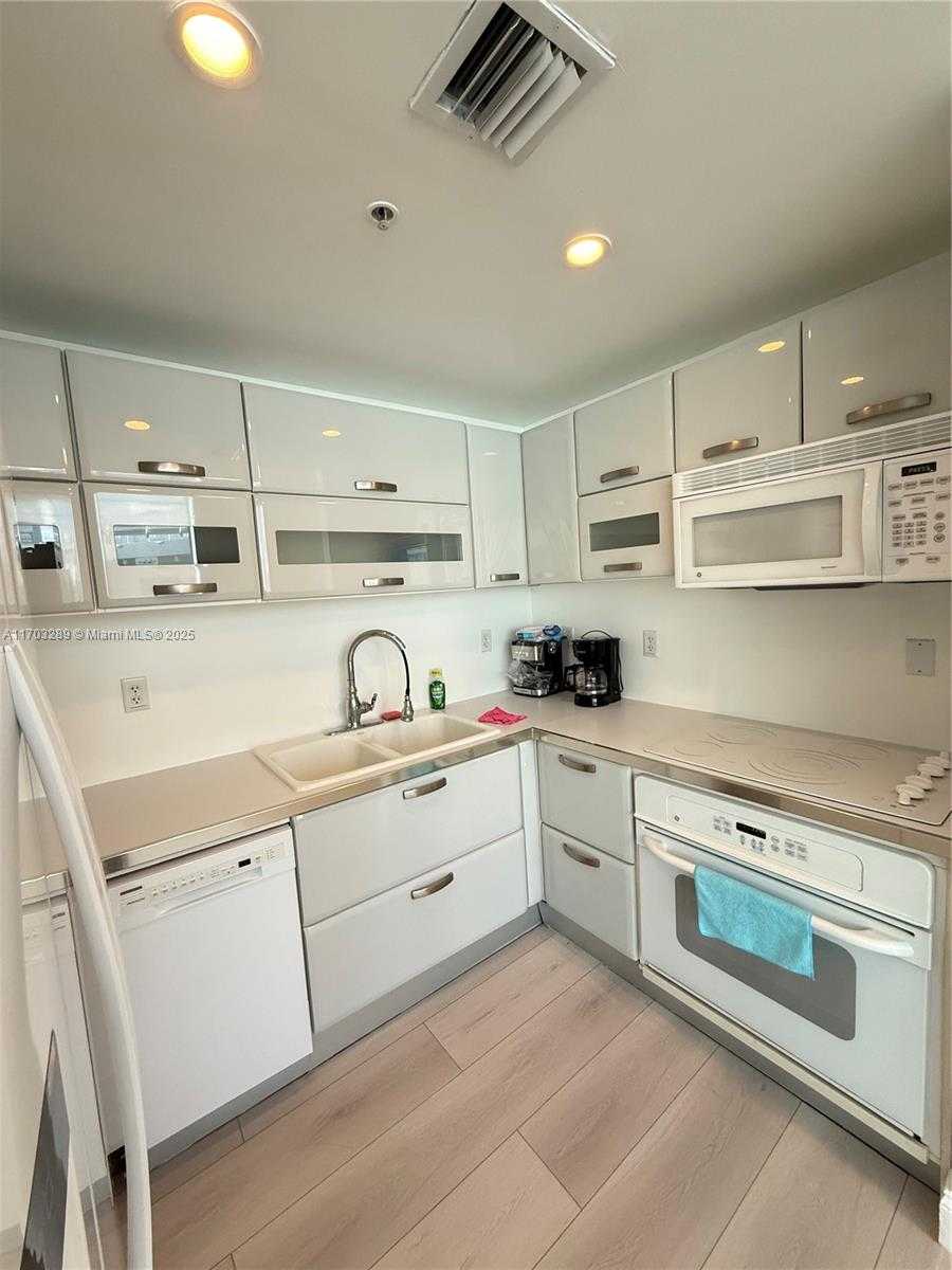 Small Image of 6580 INDIAN CREEK DR #411, Miami Beach Number 29