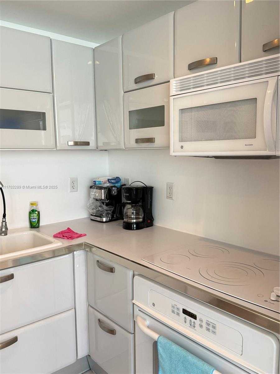 Small Image of 6580 INDIAN CREEK DR #411, Miami Beach Number 30