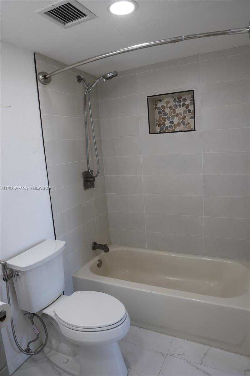 Small Image of 4400 HILLCREST DR #604A, Hollywood Number 12