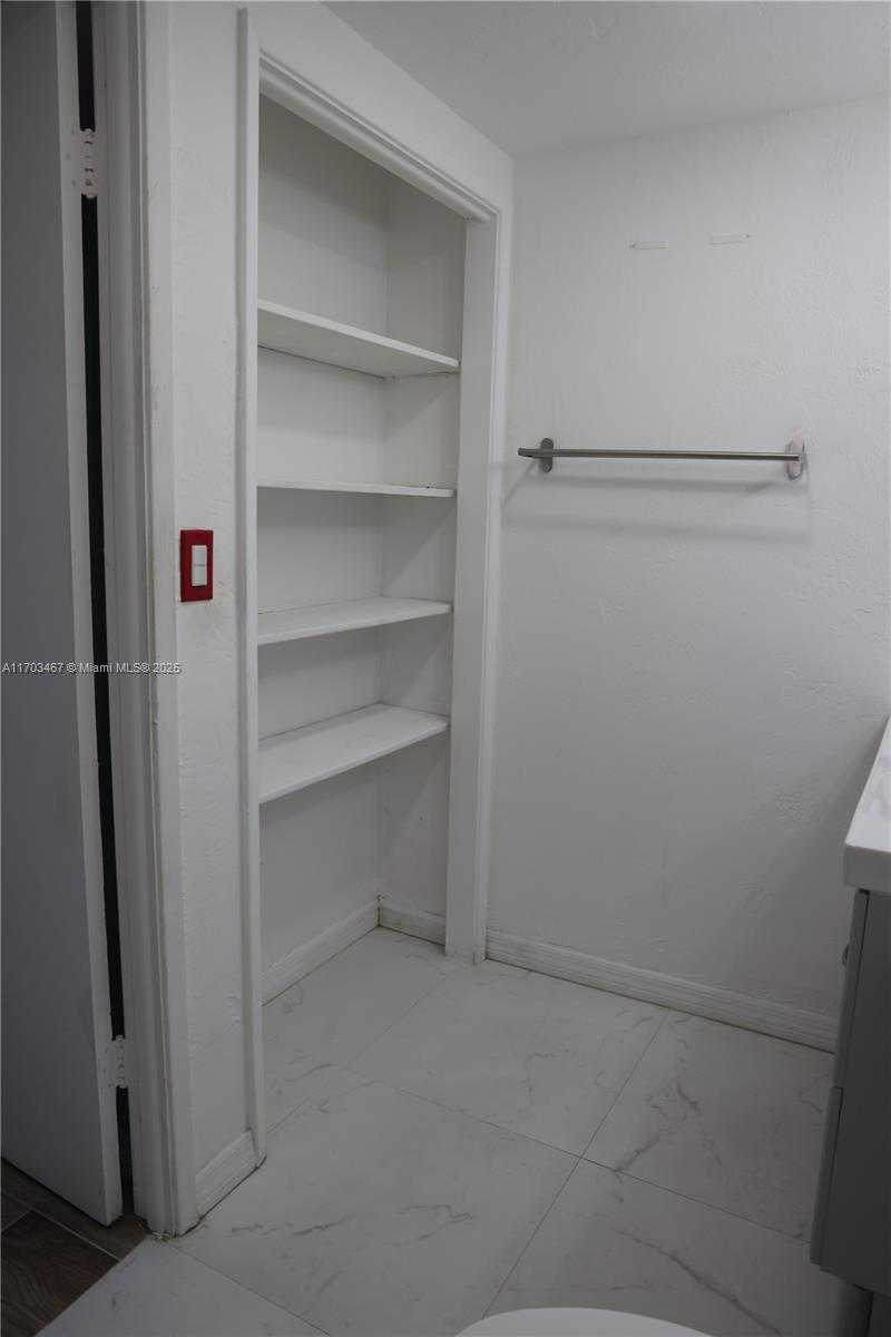 Small Image of 4400 HILLCREST DR #604A, Hollywood Number 13