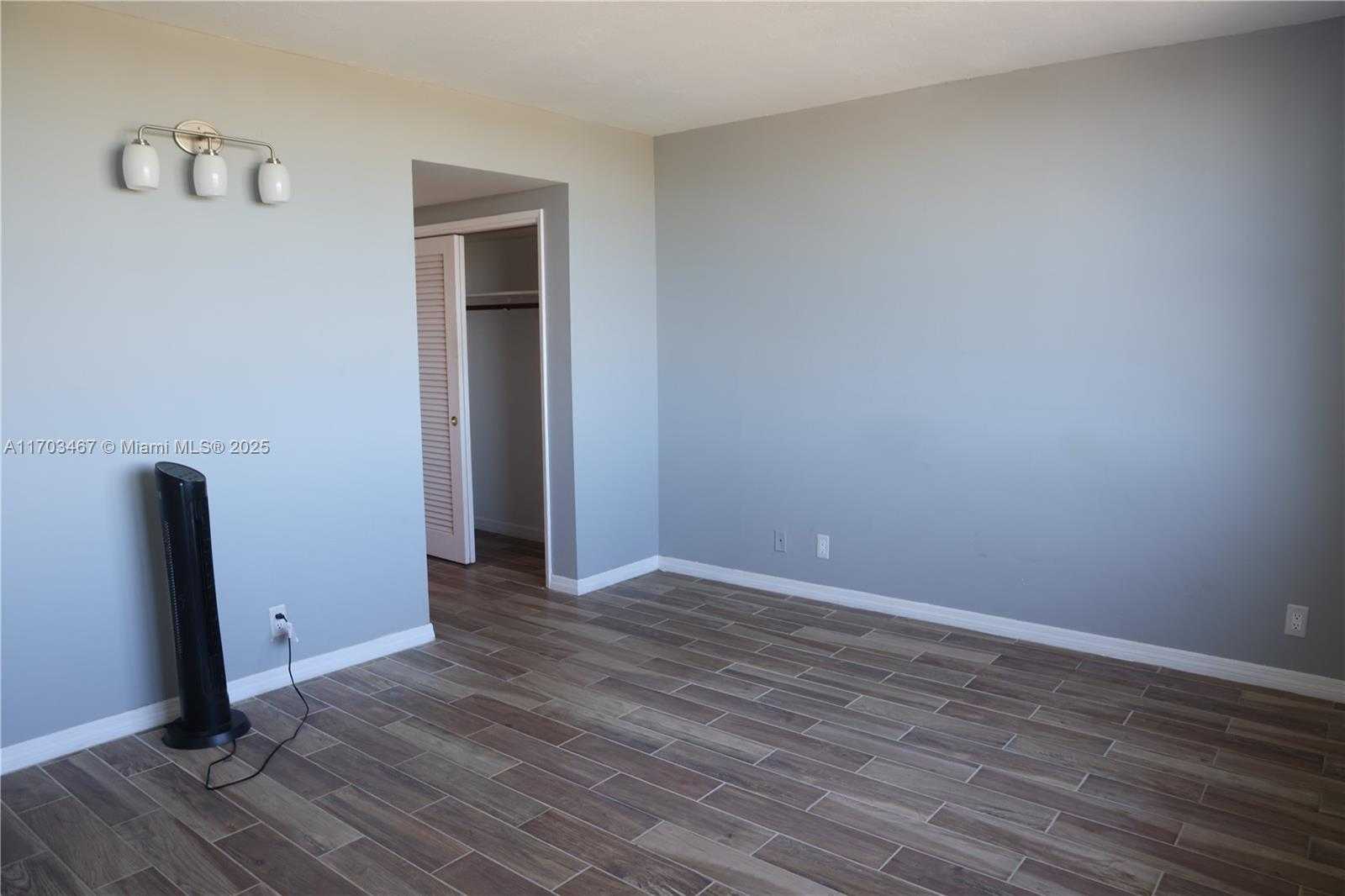 Small Image of 4400 HILLCREST DR #604A, Hollywood Number 14