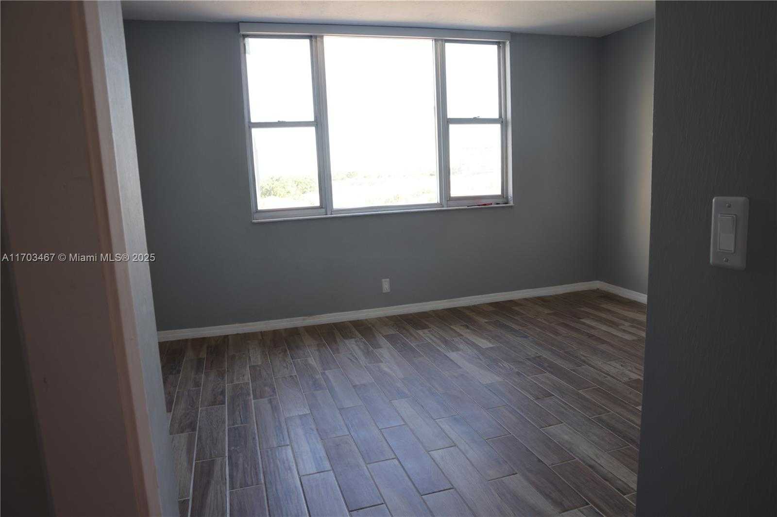 Small Image of 4400 HILLCREST DR #604A, Hollywood Number 16