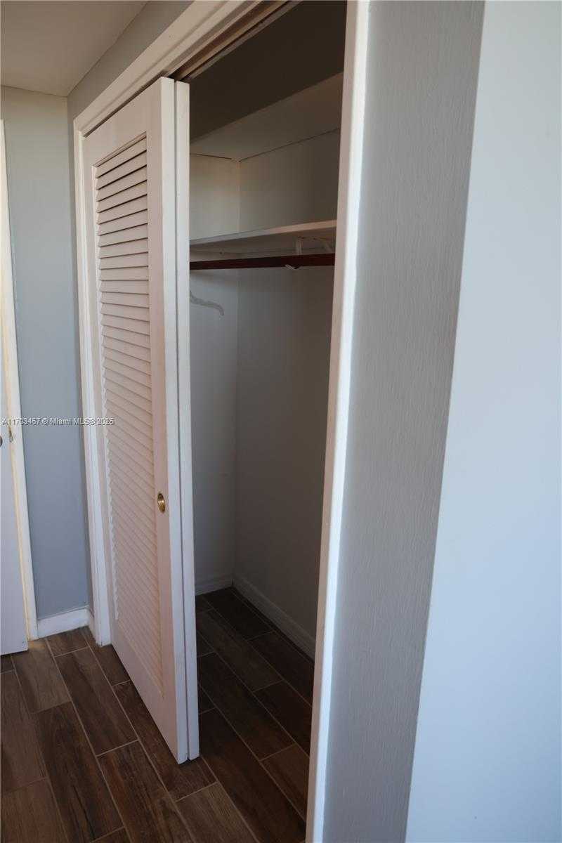 Small Image of 4400 HILLCREST DR #604A, Hollywood Number 17