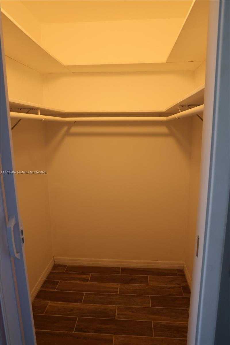 Small Image of 4400 HILLCREST DR #604A, Hollywood Number 18