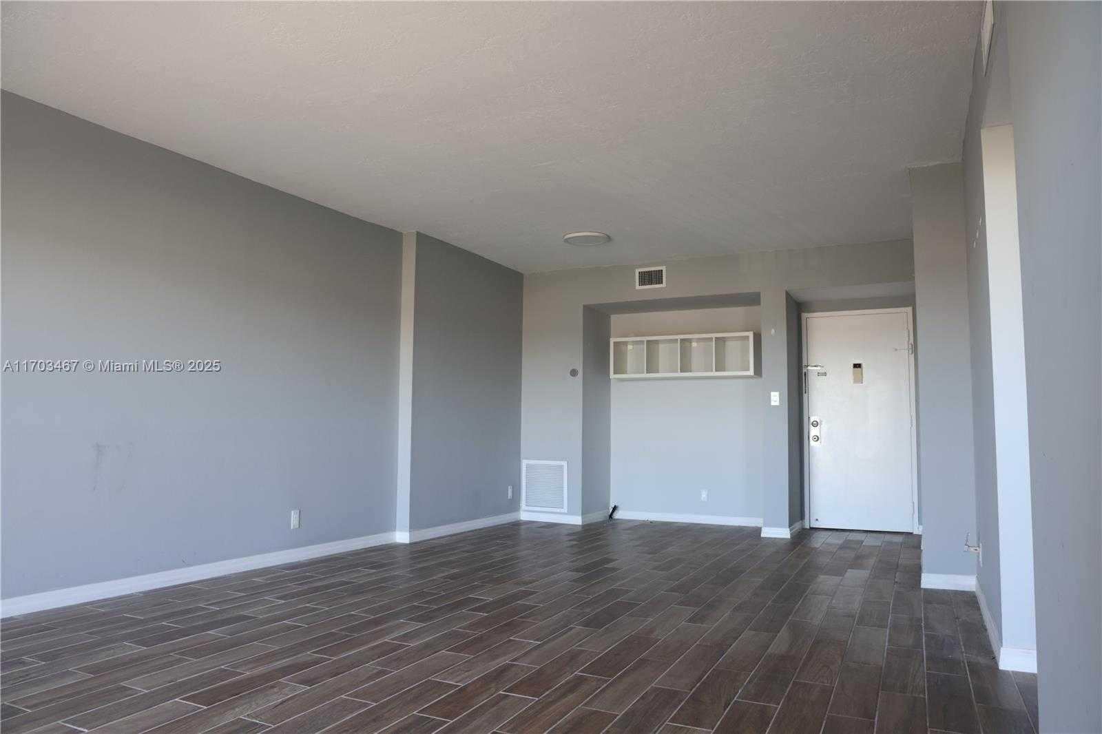 Small Image of 4400 HILLCREST DR #604A, Hollywood Number 19