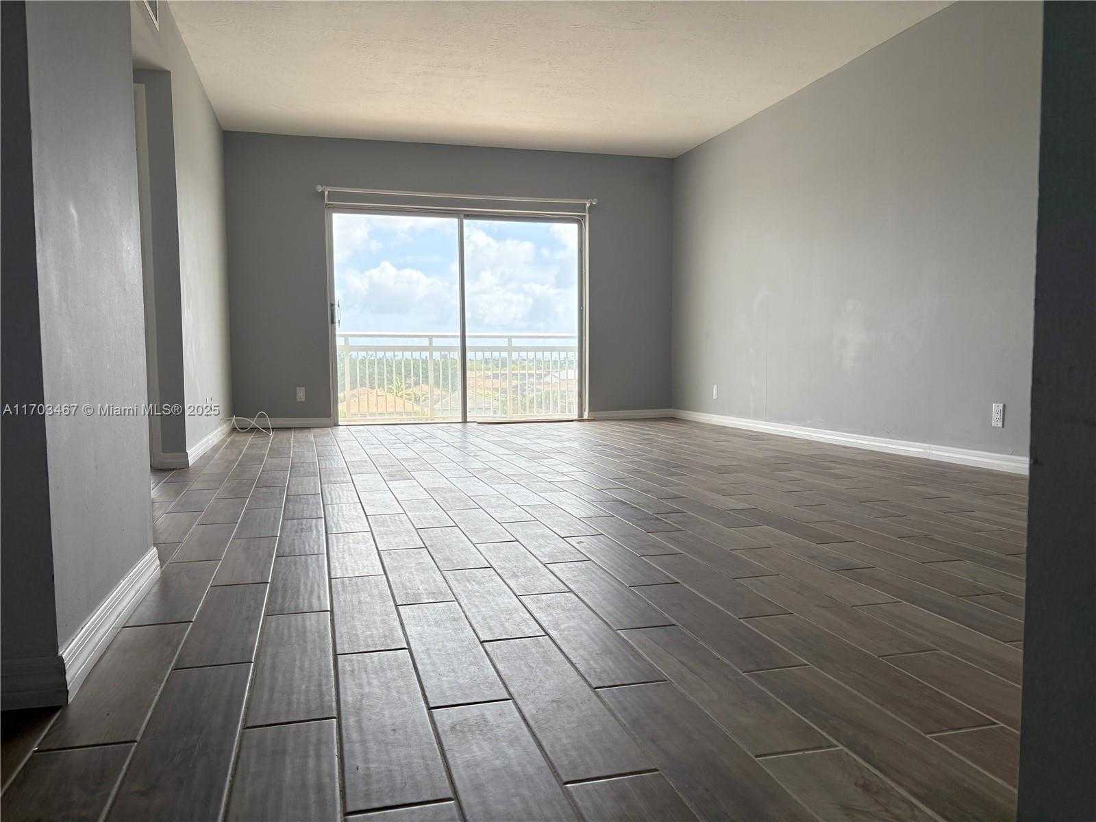 Small Image of 4400 HILLCREST DR #604A, Hollywood Number 20