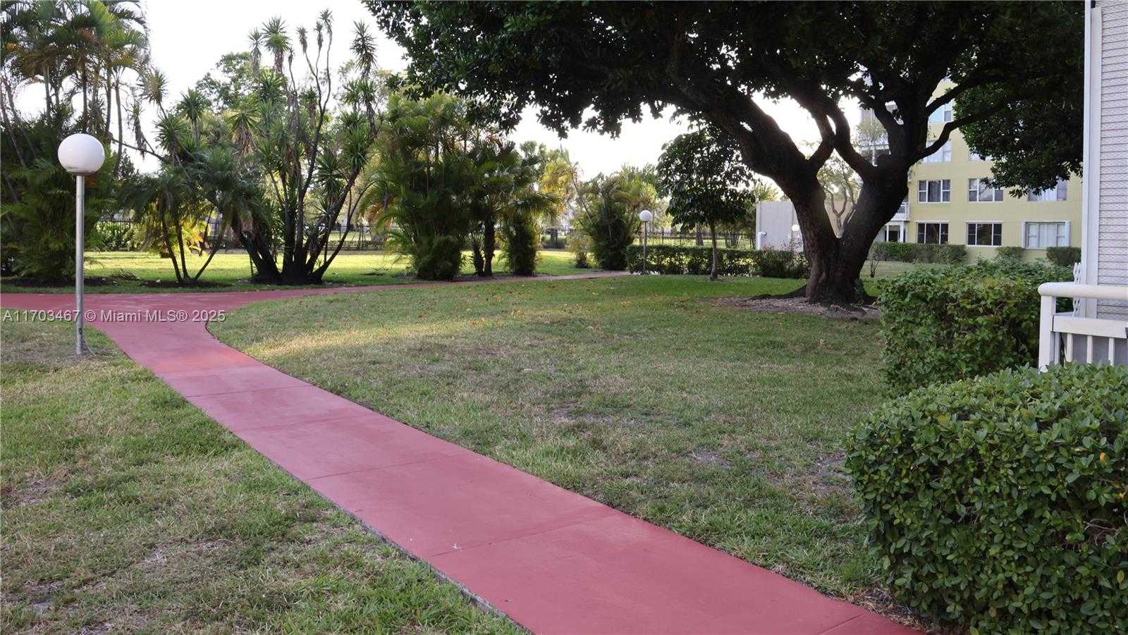 Small Image of 4400 HILLCREST DR #604A, Hollywood Number 24
