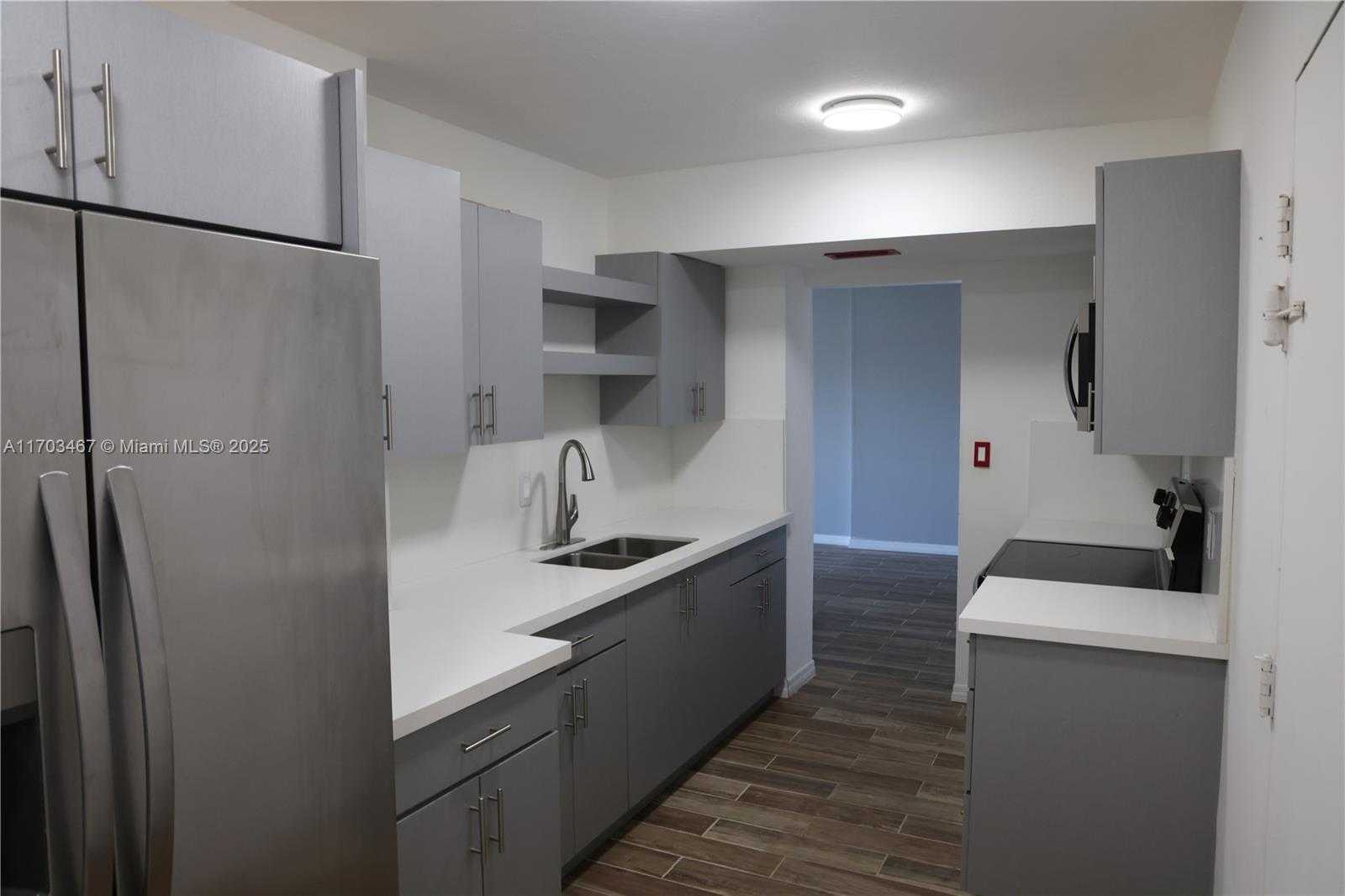 Small Image of 4400 HILLCREST DR #604A, Hollywood Number 5