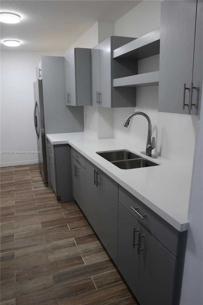 Small Image of 4400 HILLCREST DR #604A, Hollywood Number 9