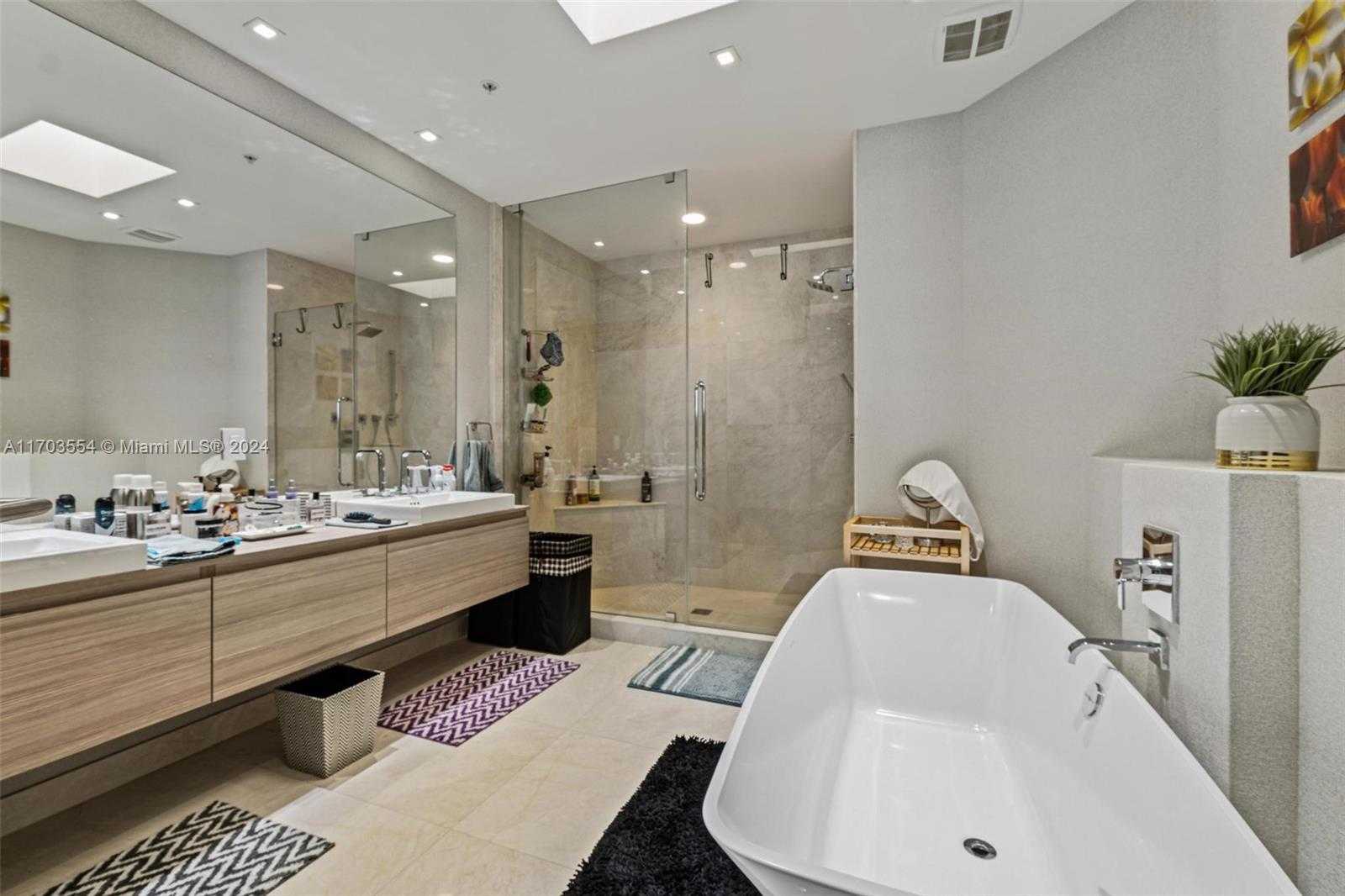Small Image of 17301 BISCAYNE BLVD #PH-5, North Miami Beach Number 18