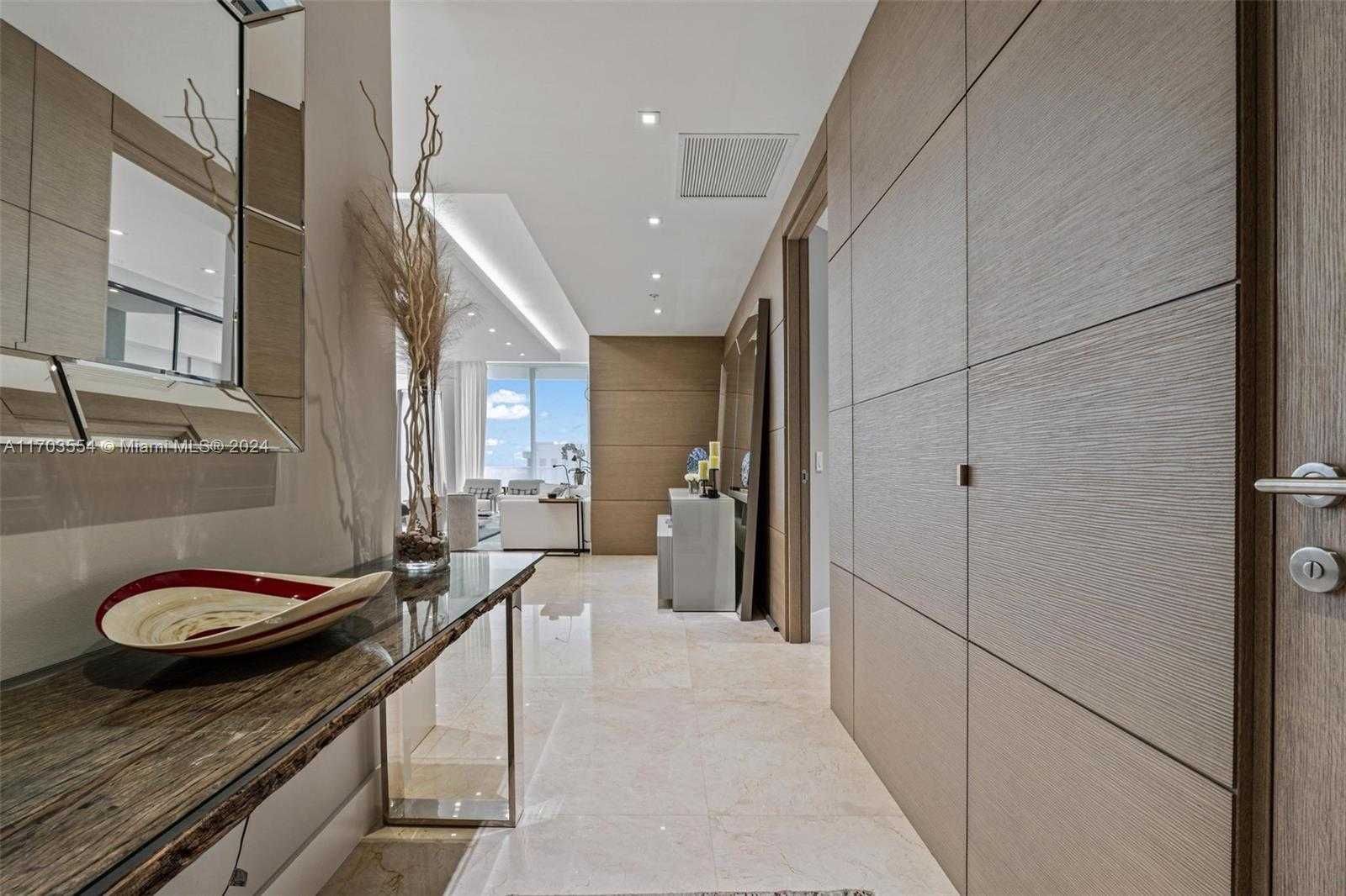 Small Image of 17301 BISCAYNE BLVD #PH-5, North Miami Beach Number 2