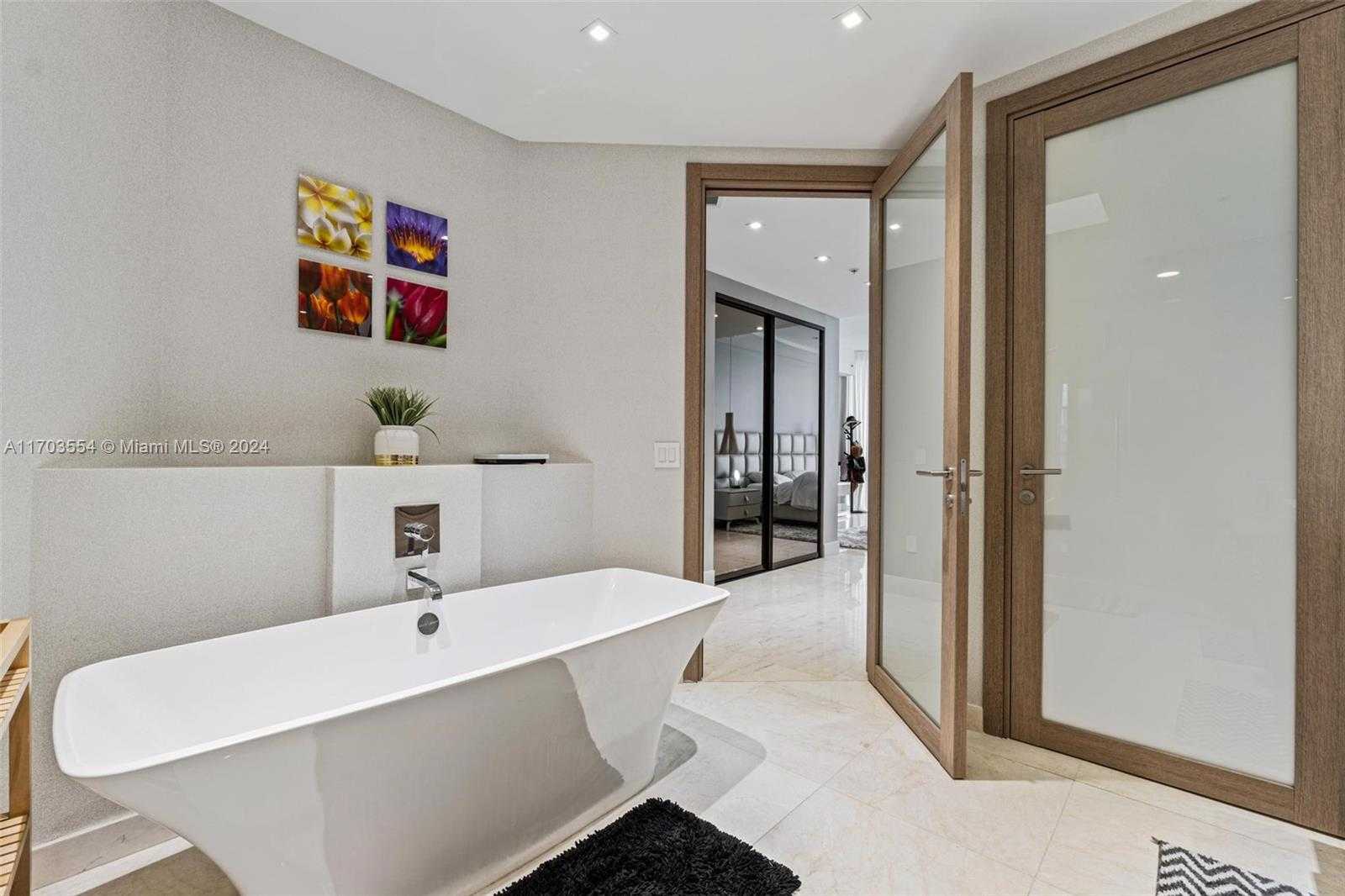 Small Image of 17301 BISCAYNE BLVD #PH-5, North Miami Beach Number 20