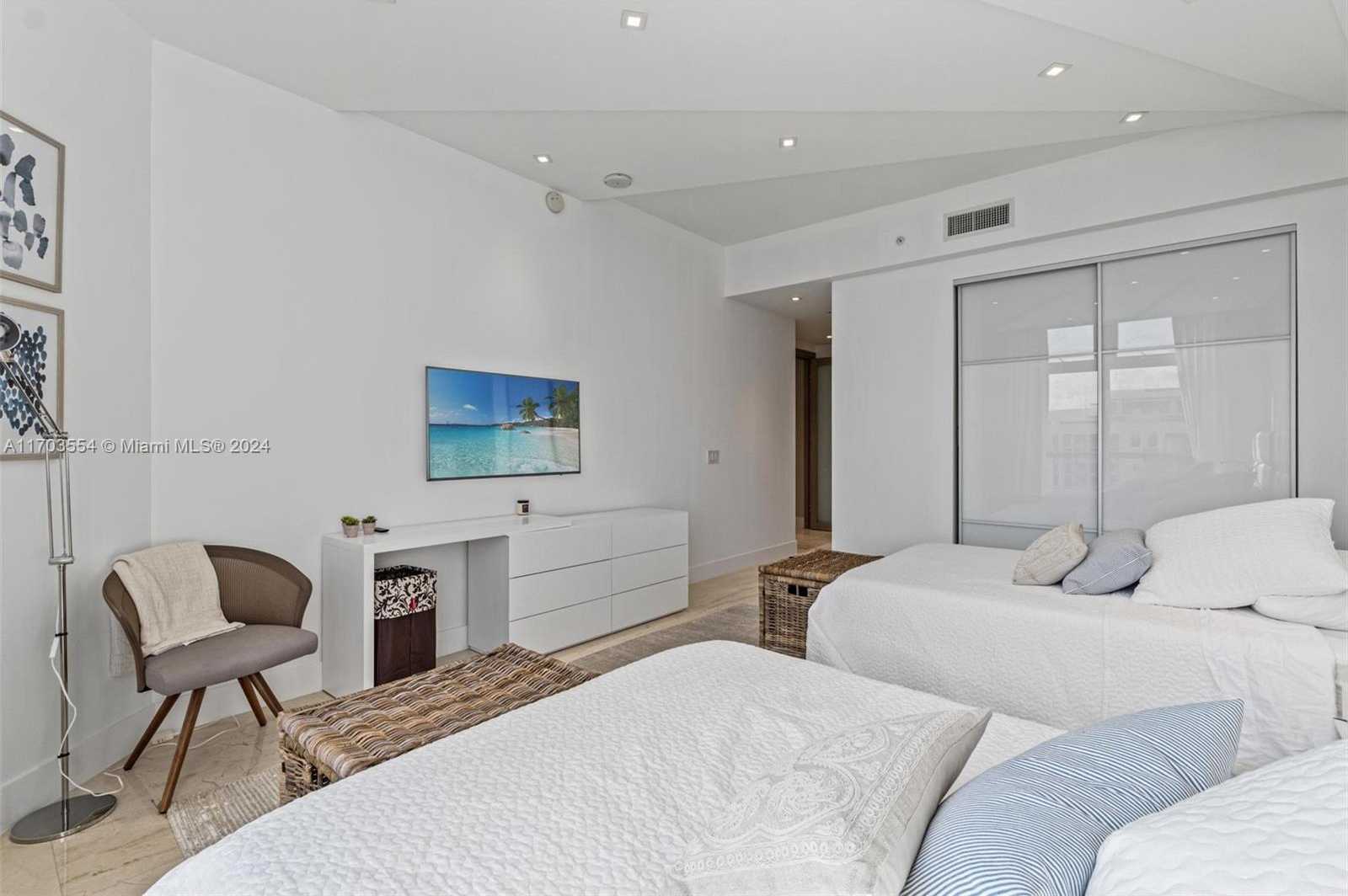 Small Image of 17301 BISCAYNE BLVD #PH-5, North Miami Beach Number 22