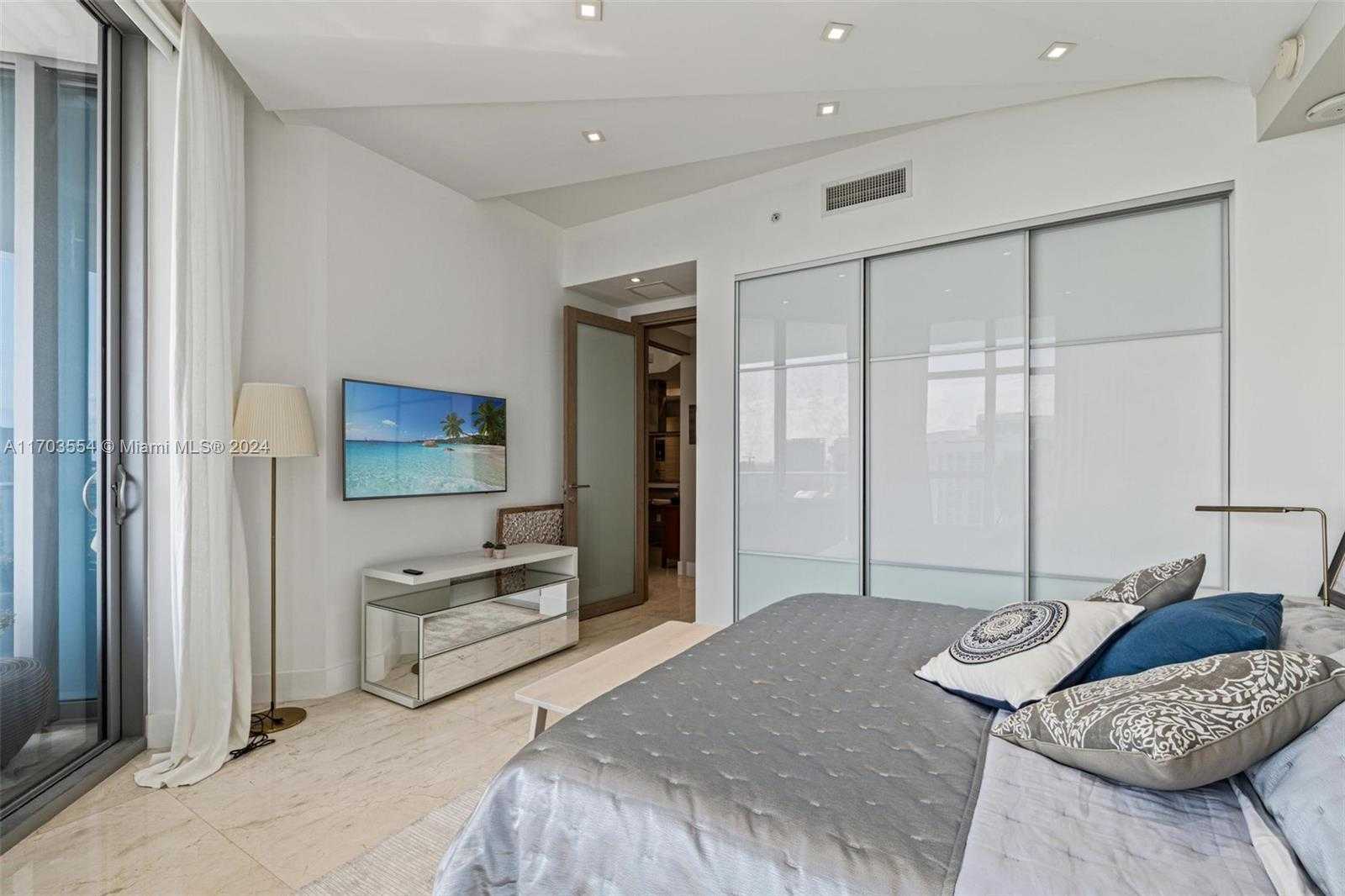 Small Image of 17301 BISCAYNE BLVD #PH-5, North Miami Beach Number 24