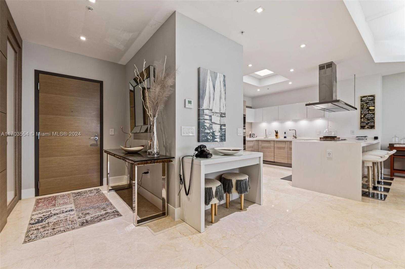 Small Image of 17301 BISCAYNE BLVD #PH-5, North Miami Beach Number 3
