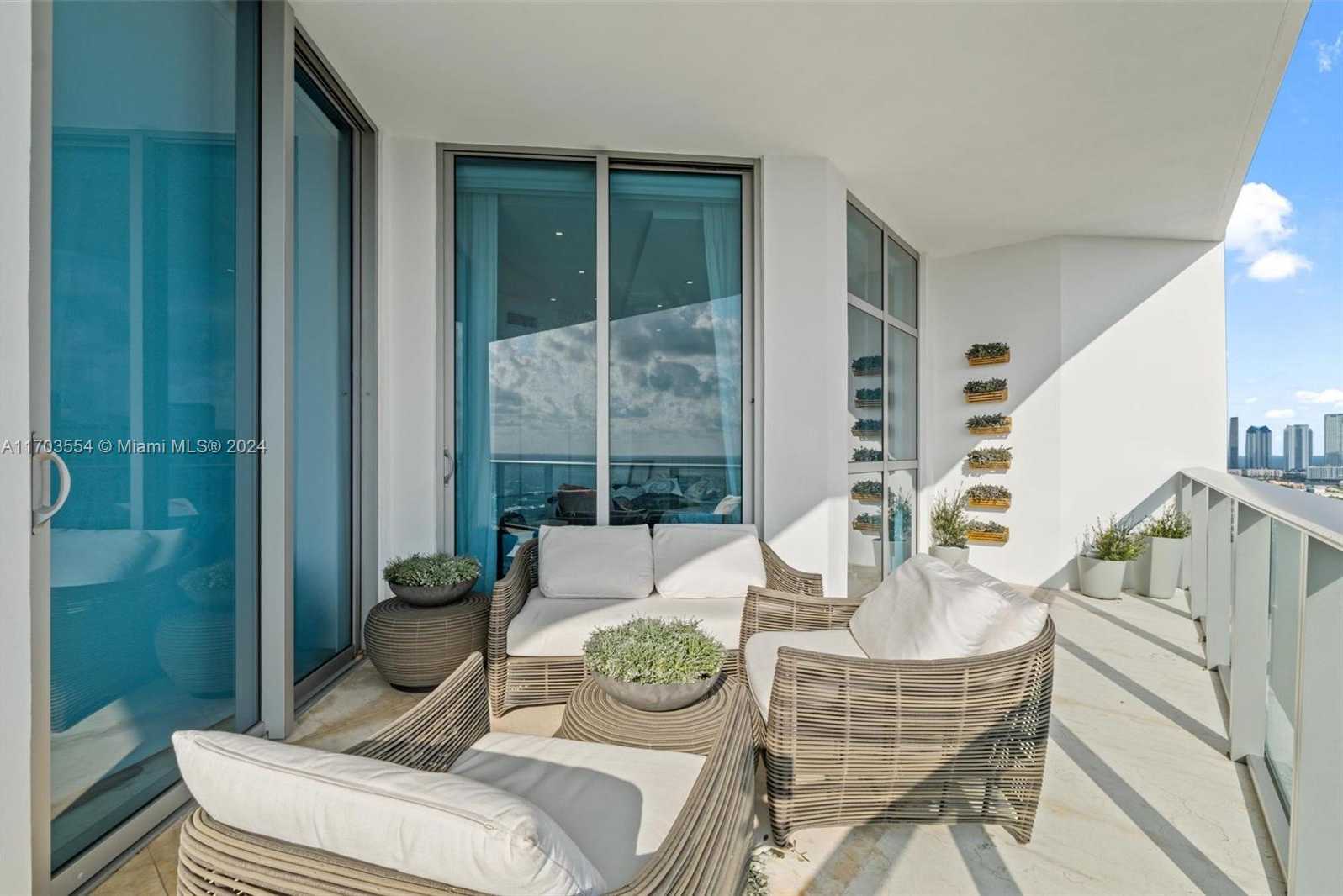 Small Image of 17301 BISCAYNE BLVD #PH-5, North Miami Beach Number 31