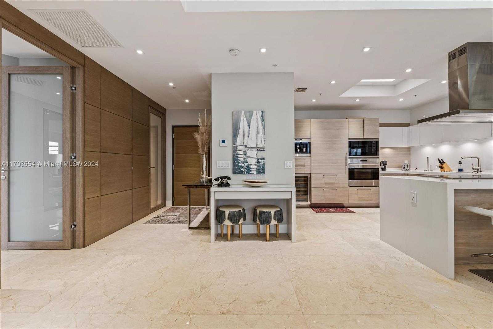 Small Image of 17301 BISCAYNE BLVD #PH-5, North Miami Beach Number 4