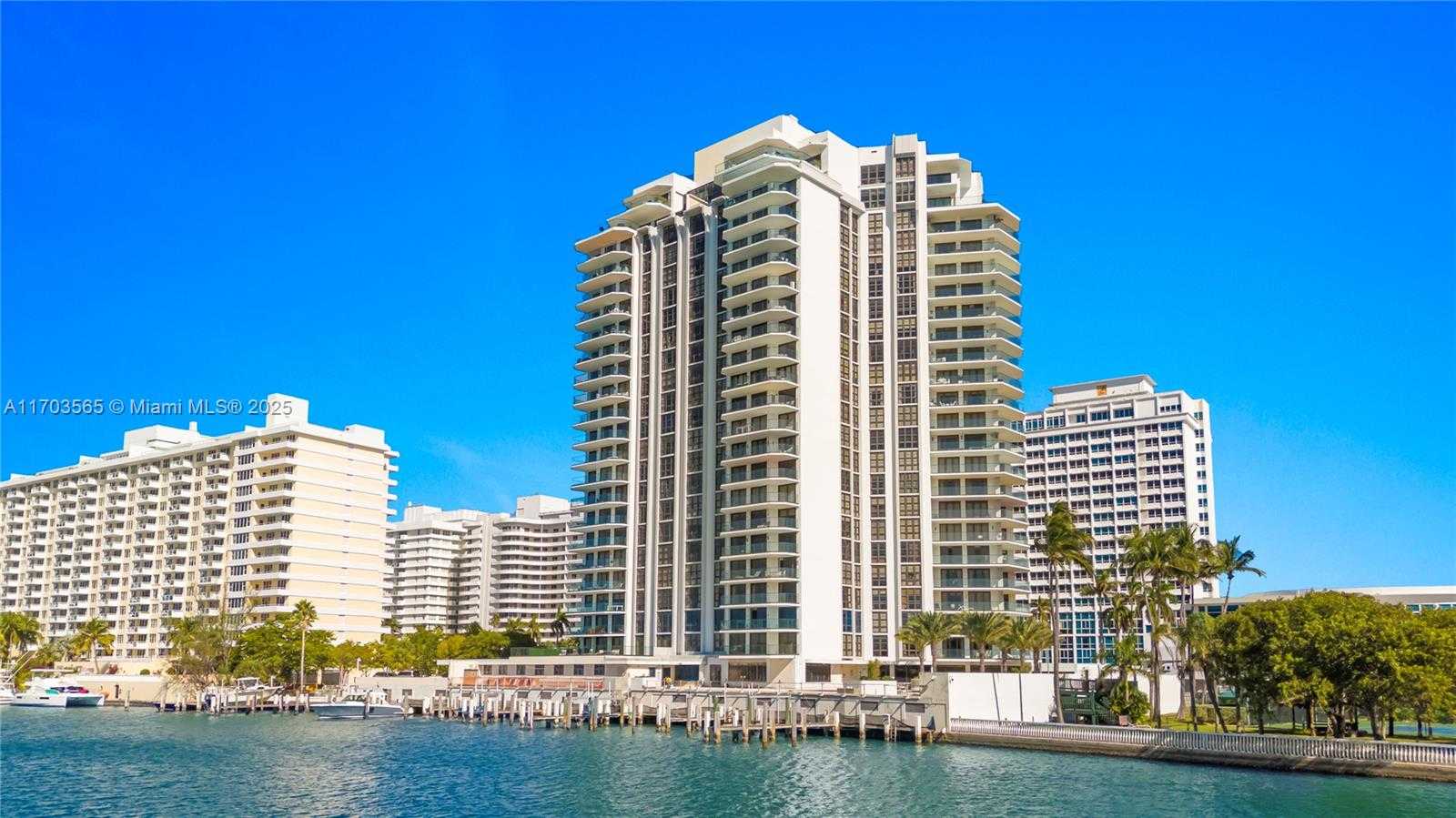 Small Image of 5500 COLLINS AVE #2302, Miami Beach Number 12