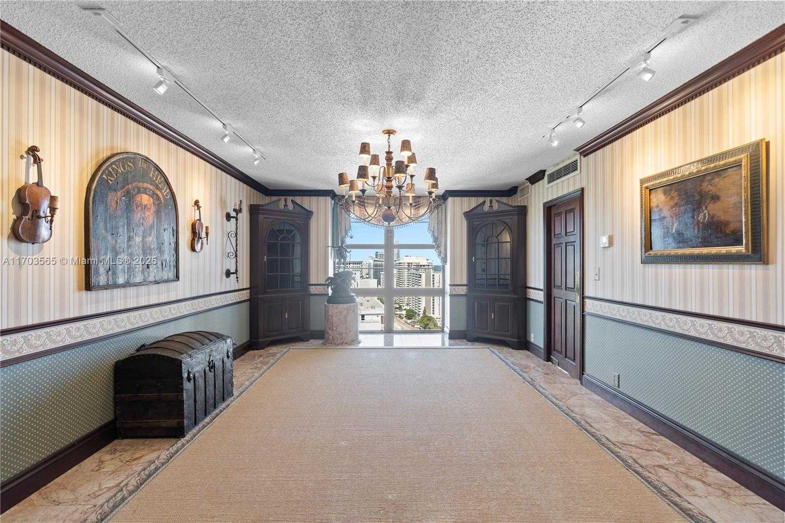 Small Image of 5500 COLLINS AVE #2302, Miami Beach Number 15