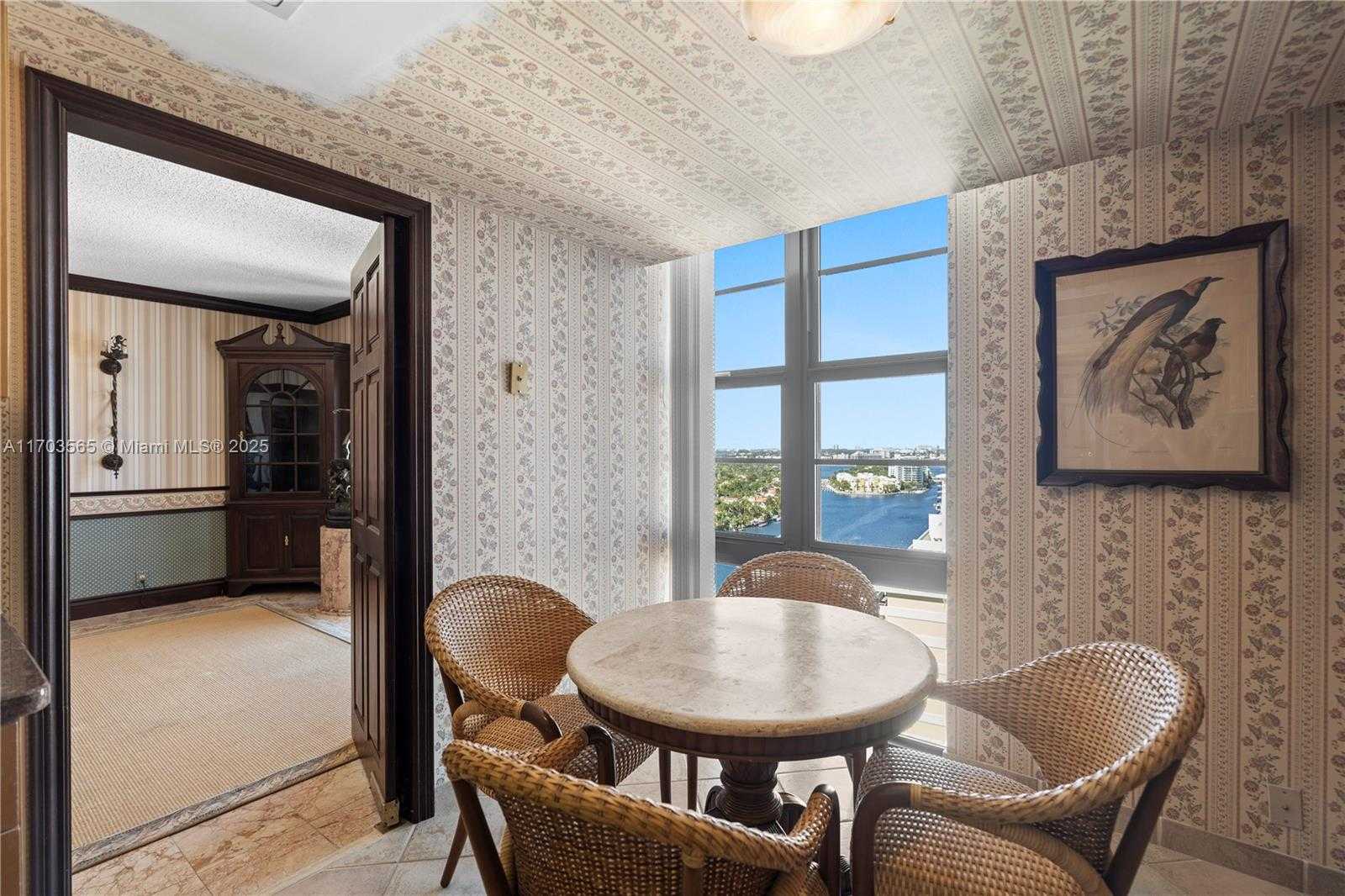 Small Image of 5500 COLLINS AVE #2302, Miami Beach Number 16
