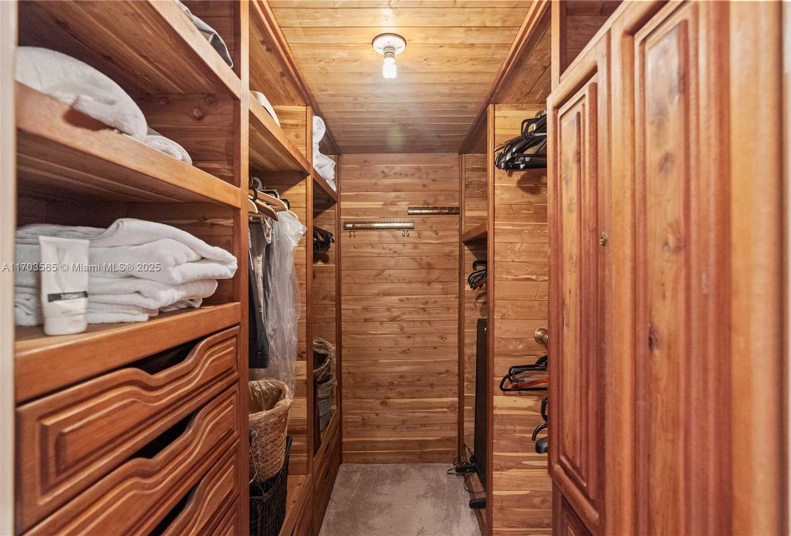 Small Image of 5500 COLLINS AVE #2302, Miami Beach Number 28