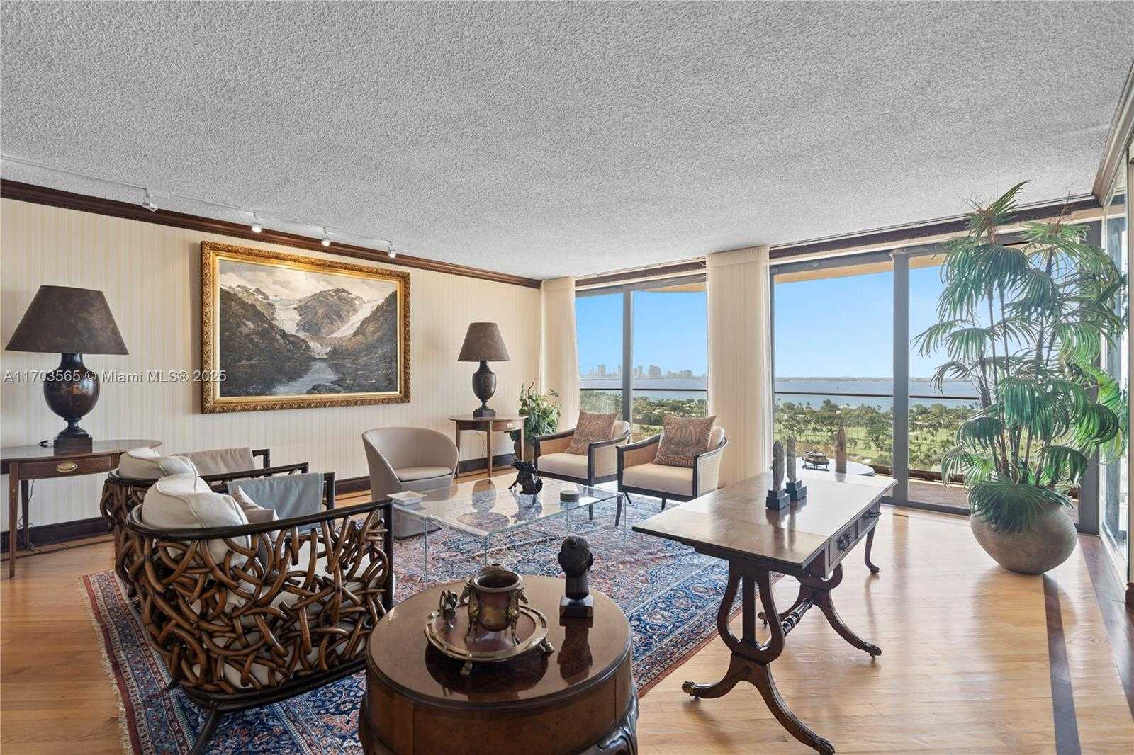 Small Image of 5500 COLLINS AVE #2302, Miami Beach Number 3
