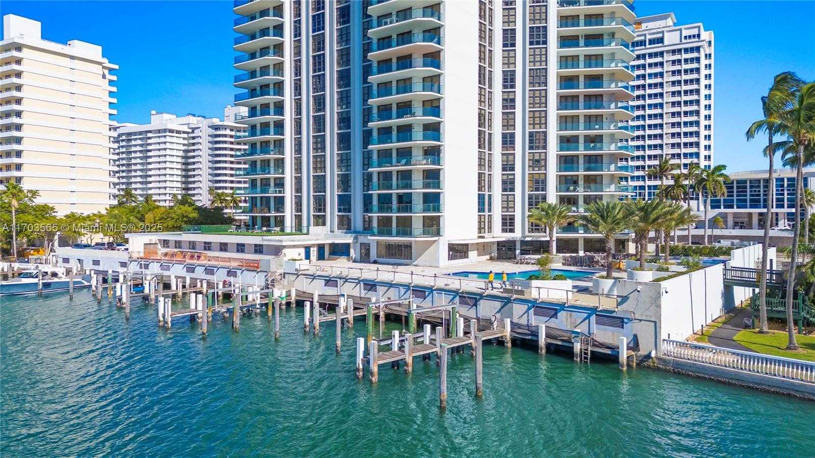 Small Image of 5500 COLLINS AVE #2302, Miami Beach Number 32