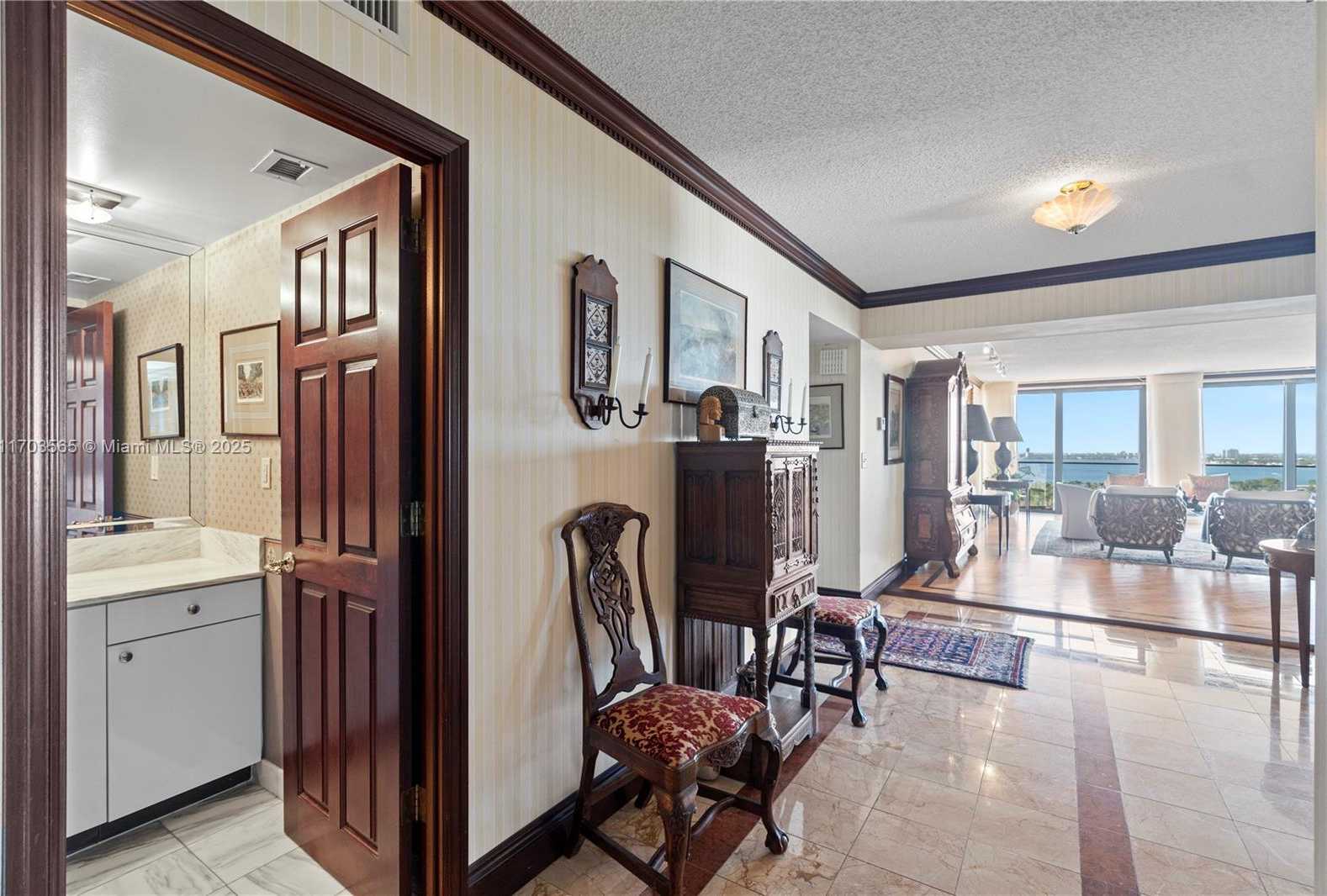 Small Image of 5500 COLLINS AVE #2302, Miami Beach Number 9
