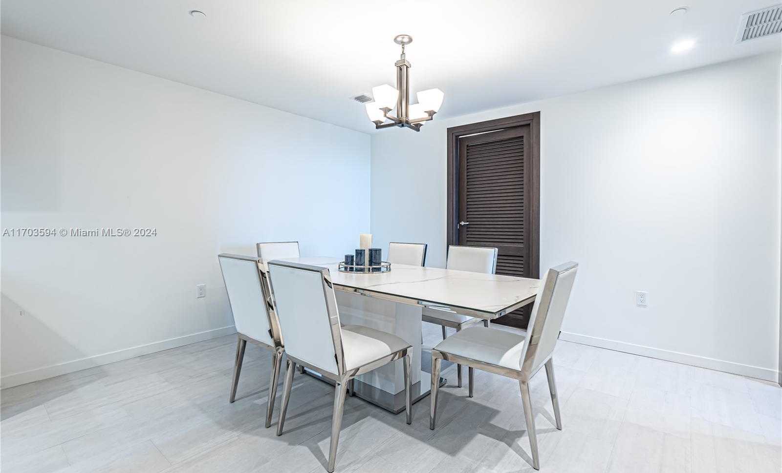 Small Image of 1000 BRICKELL PLZ #3806, Miami Number 10
