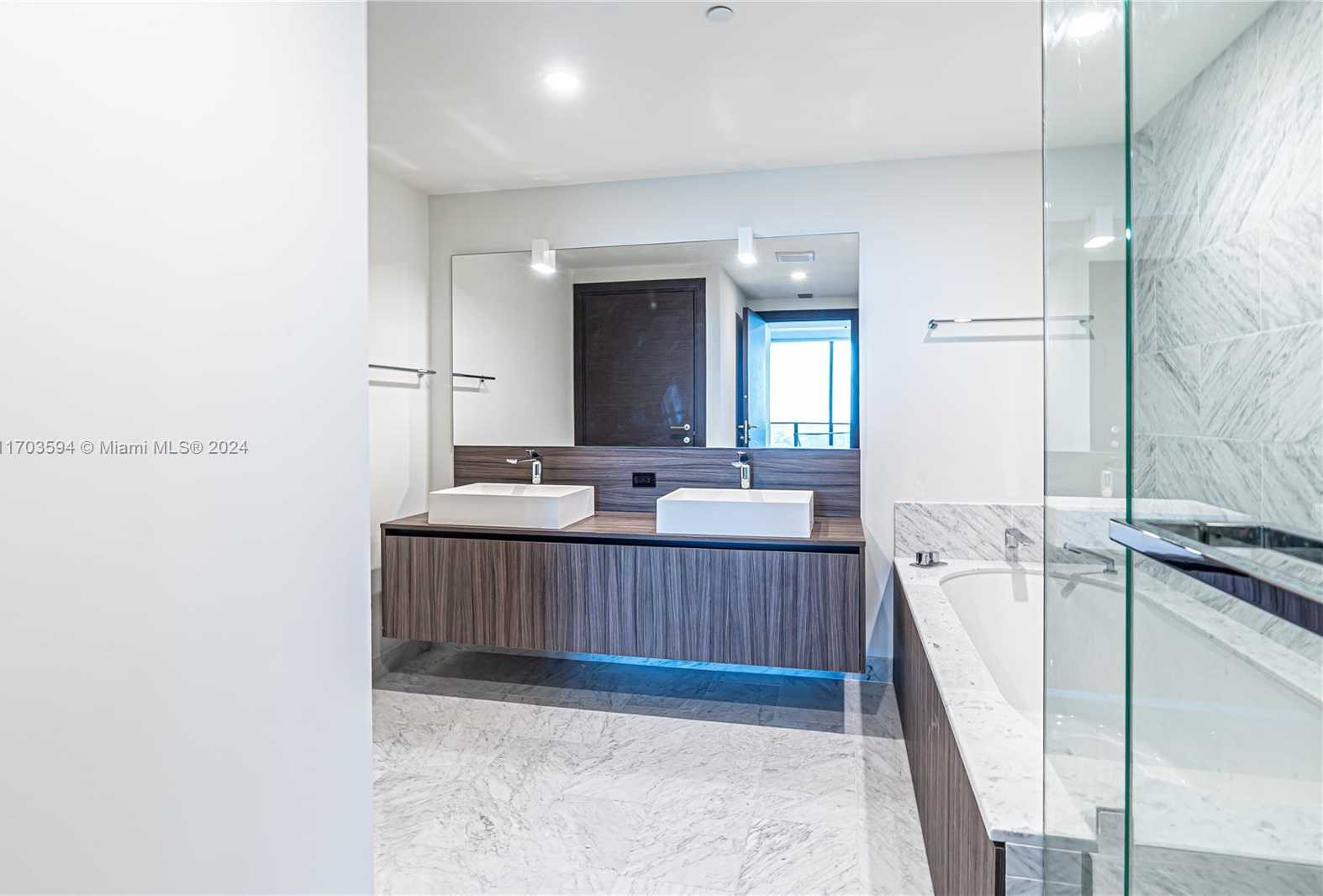 Small Image of 1000 BRICKELL PLZ #3806, Miami Number 19