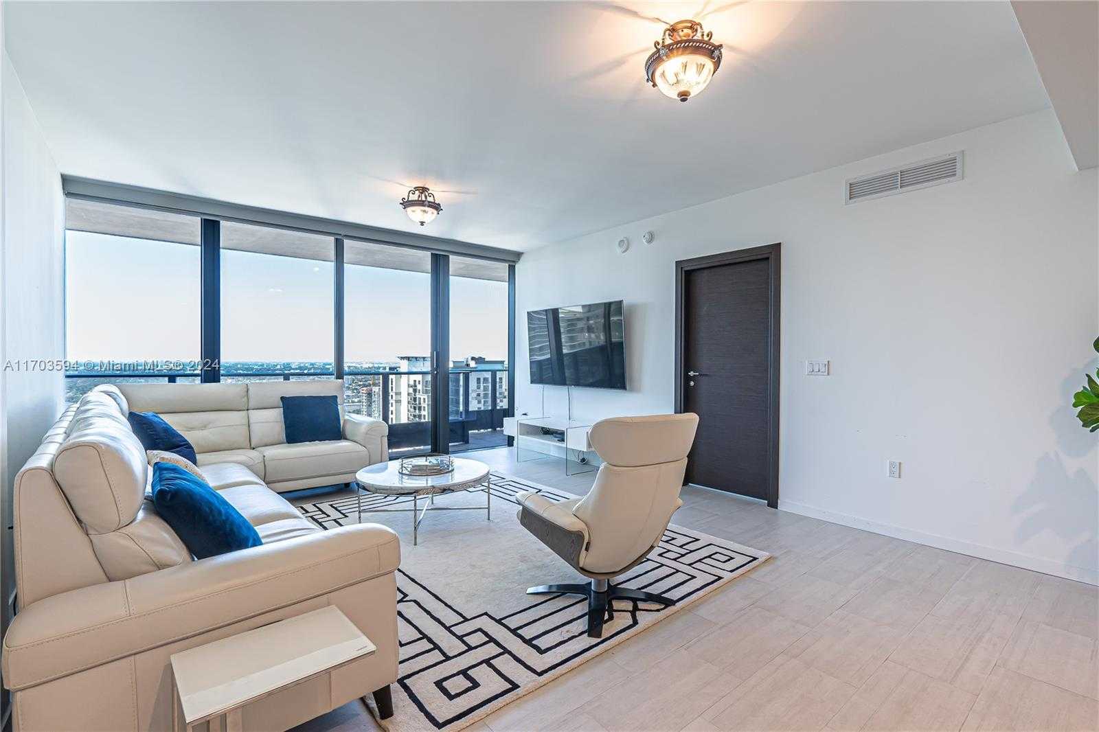 Small Image of 1000 BRICKELL PLZ #3806, Miami Number 4