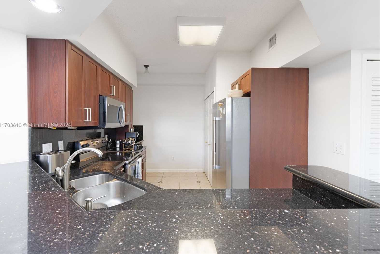 Small Image of 3105 NE 184th St, Aventura, FL 33160, USA Number 11
