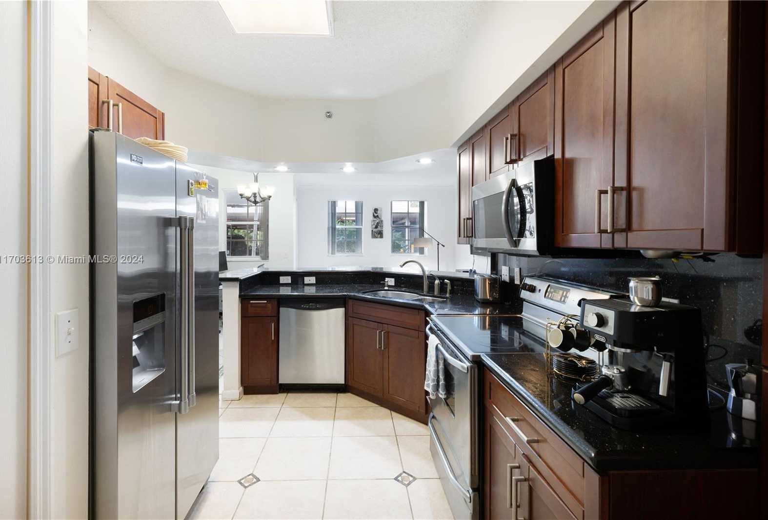 Small Image of 3105 NE 184th St, Aventura, FL 33160, USA Number 12