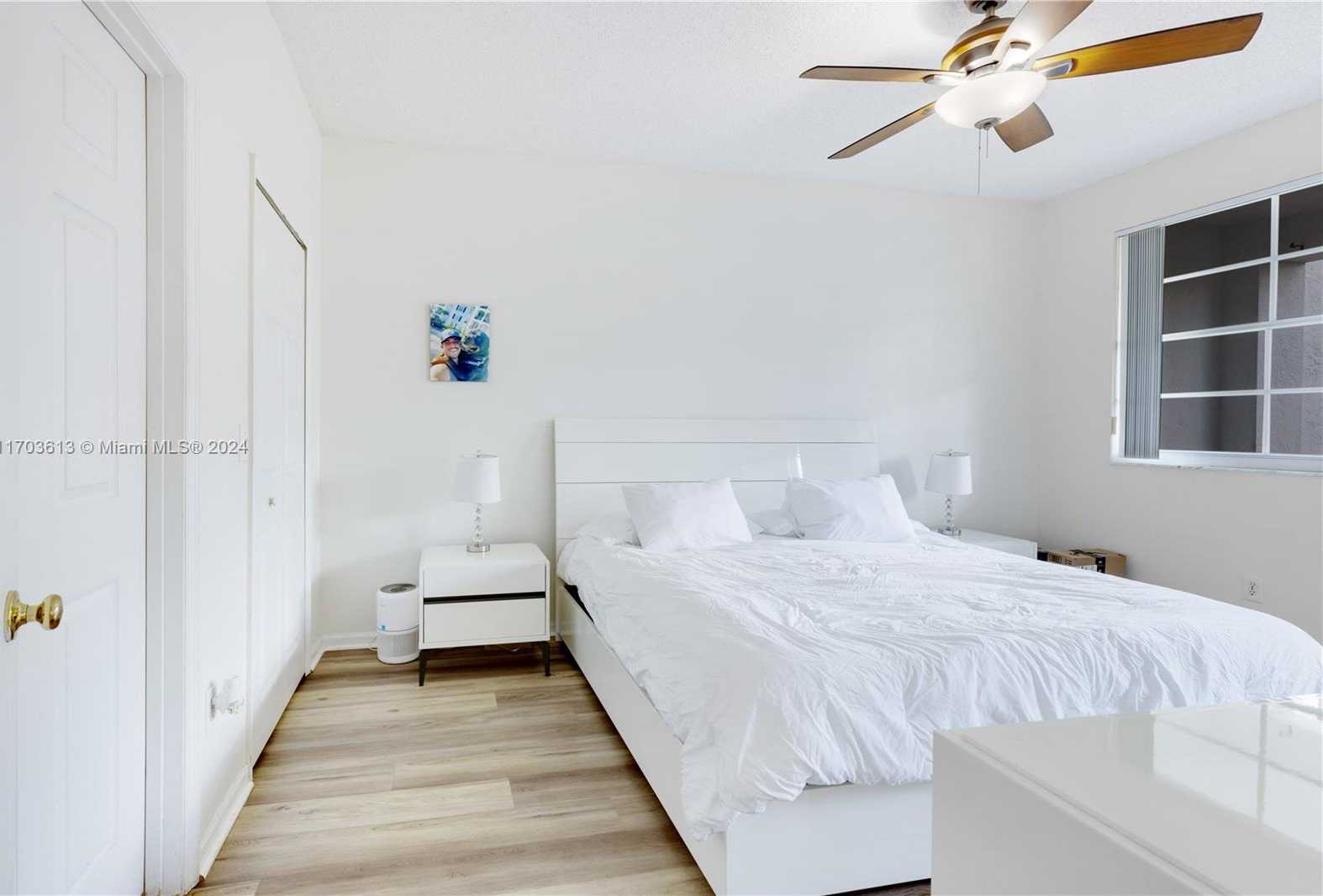 Small Image of 3105 NE 184th St, Aventura, FL 33160, USA Number 14