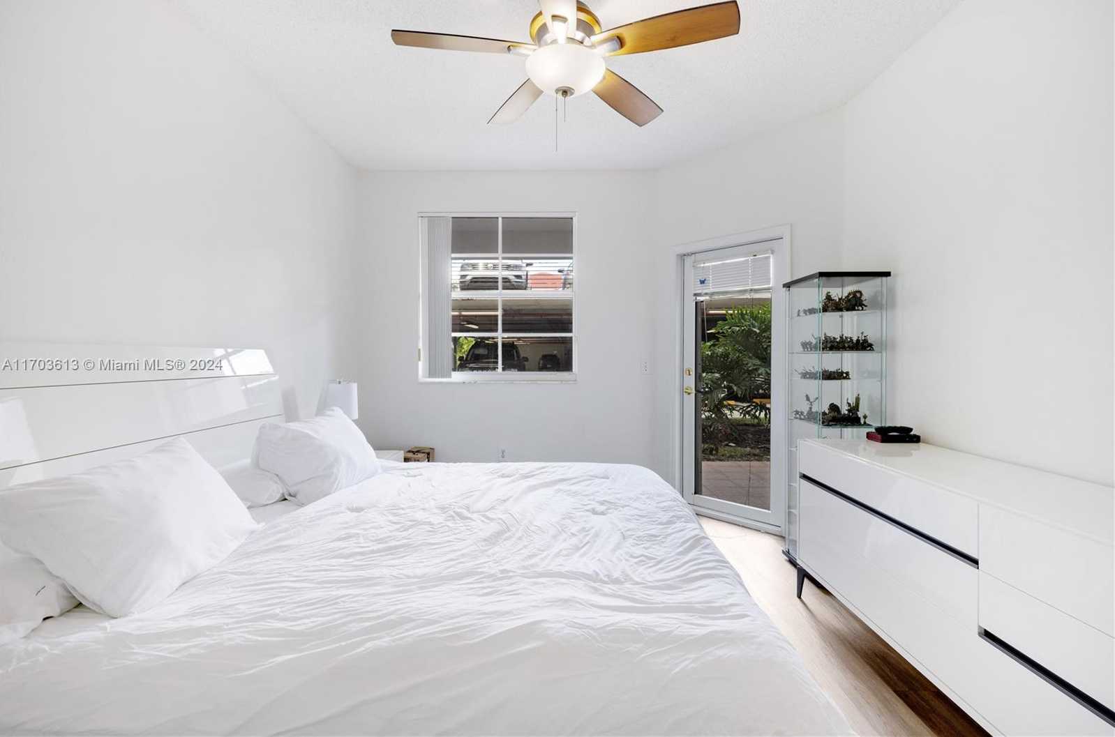 Small Image of 3105 NE 184th St, Aventura, FL 33160, USA Number 16
