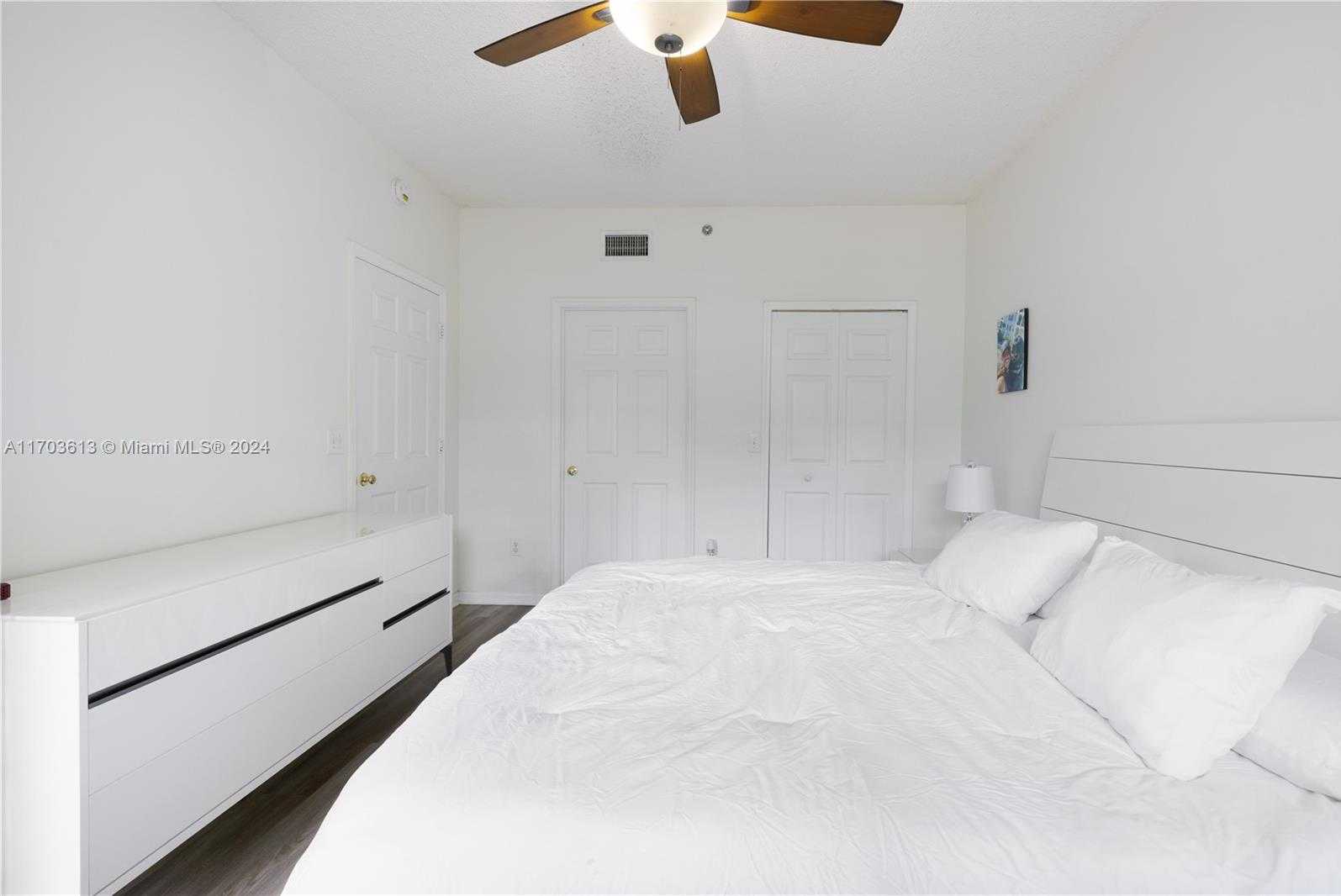 Small Image of 3105 NE 184th St, Aventura, FL 33160, USA Number 18