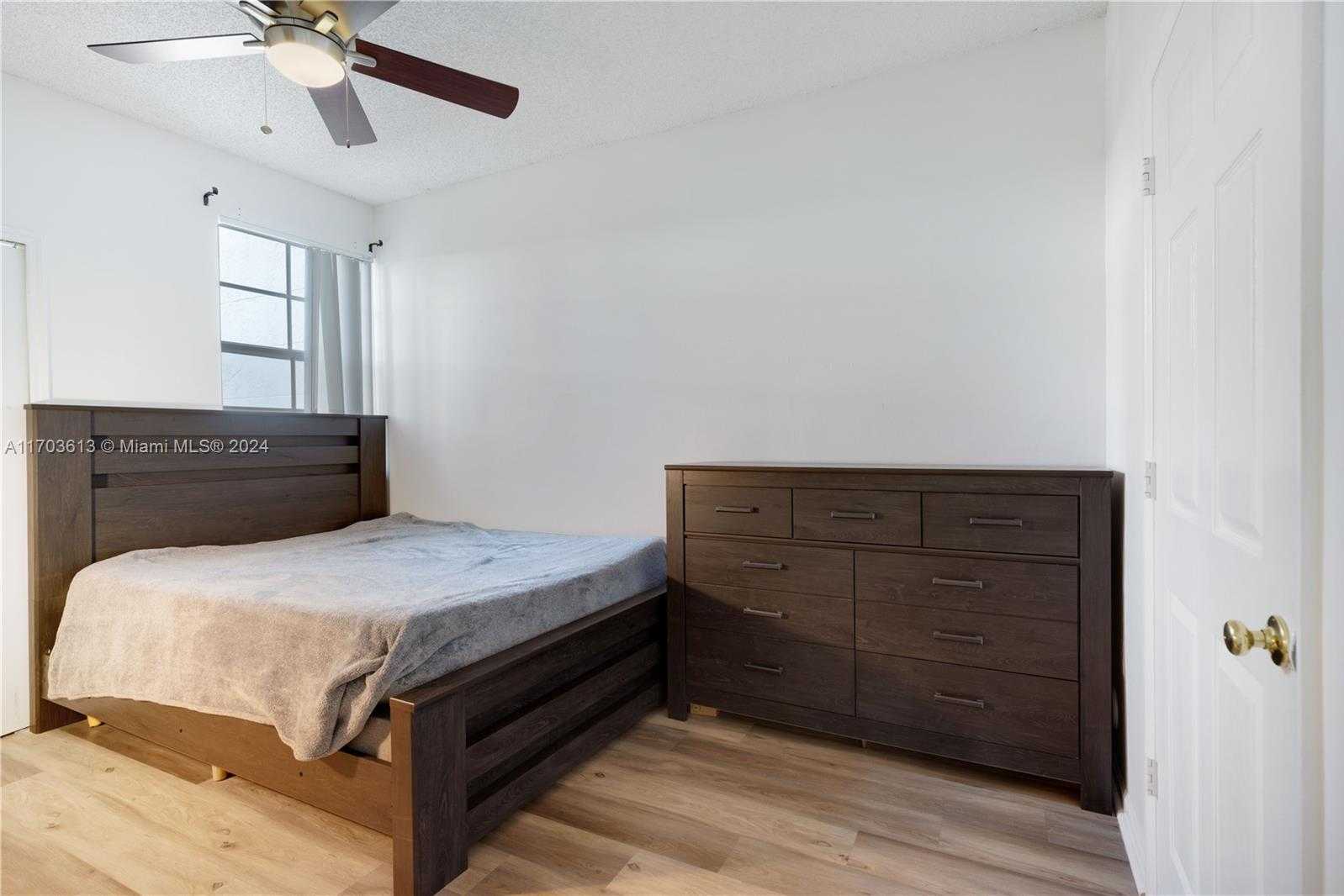Small Image of 3105 NE 184th St, Aventura, FL 33160, USA Number 23