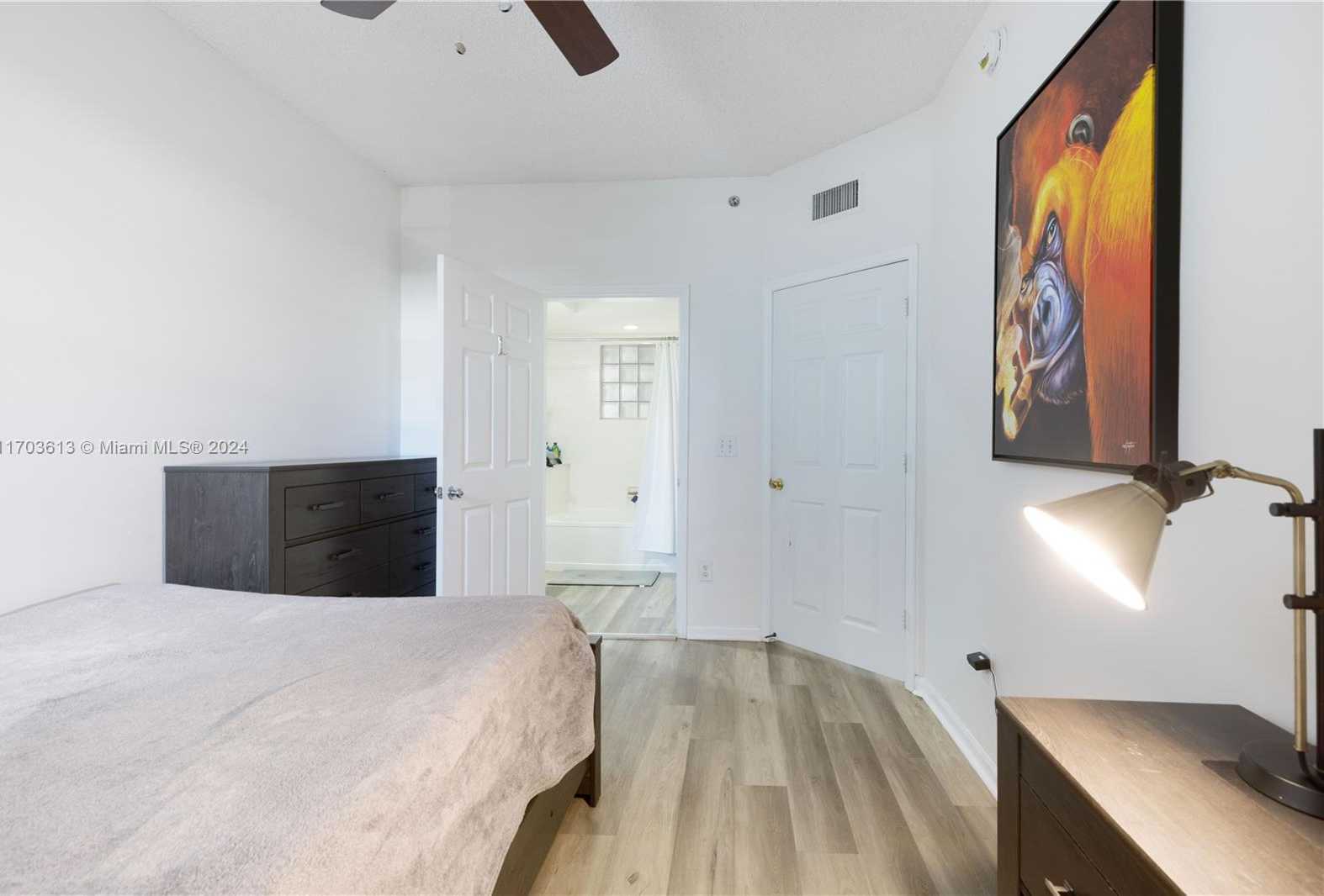 Small Image of 3105 NE 184th St, Aventura, FL 33160, USA Number 25